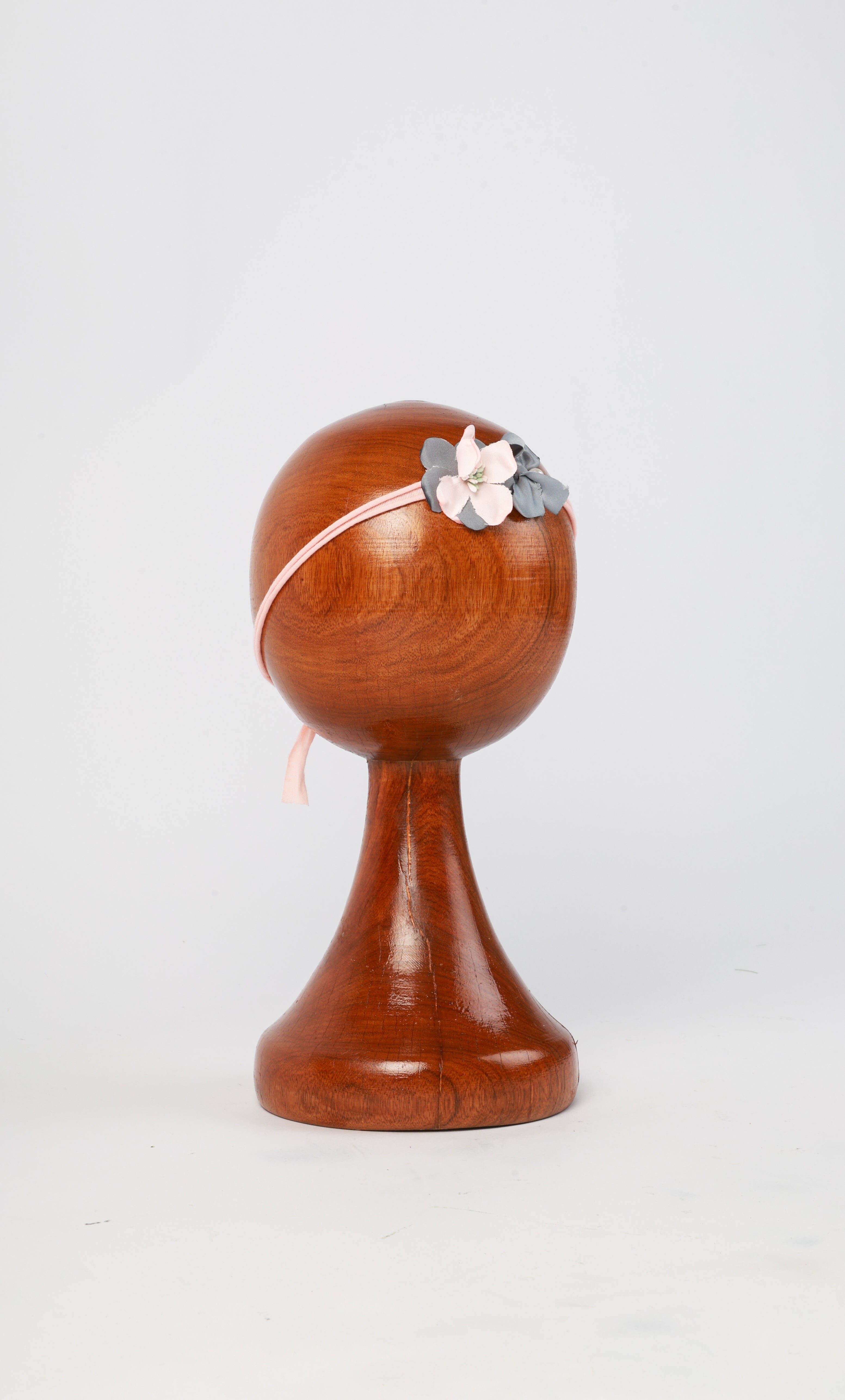 Pink & Gray Baby Headband – Charming Newborn Photography Prop with Floral Details for Timeless Baby Portraits