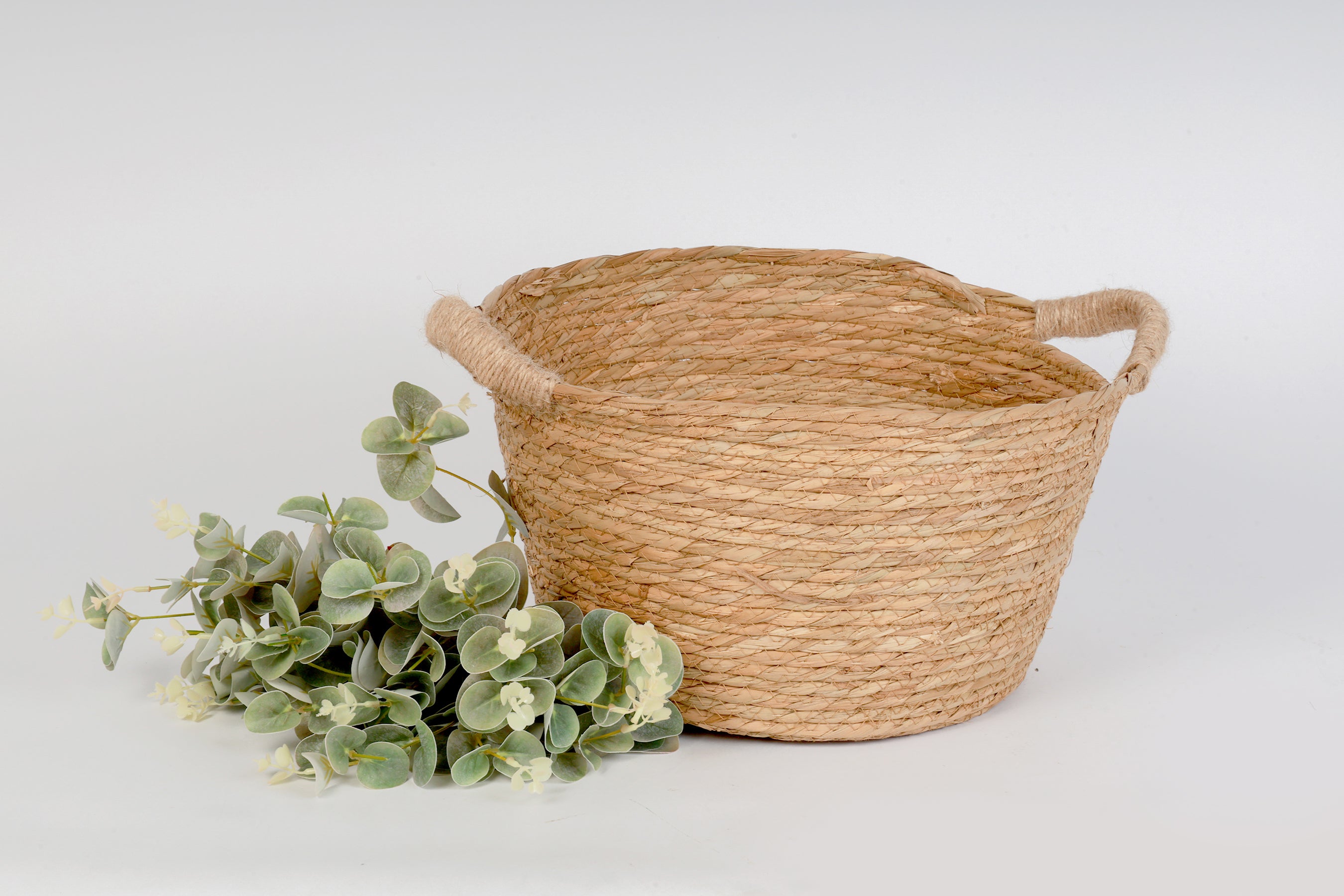 Natural Jute Basket – Handwoven Eco-Friendly Baby Photography Prop for Newborn & Baby Photoshoots