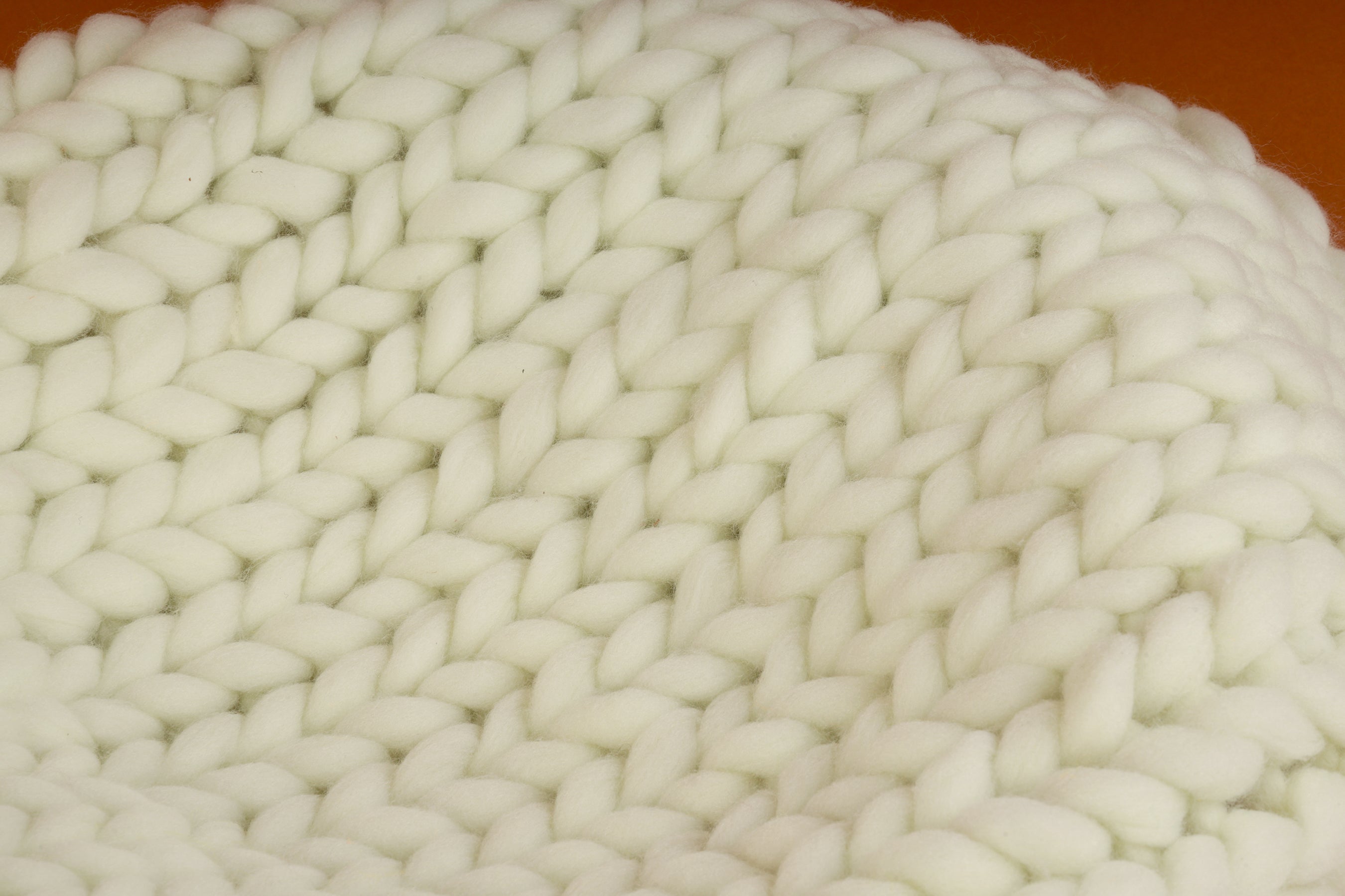 Chunky Knit Baby Photography Mat – Soft, Cozy, and Stylish Blanket in Red, Yellow, and White for Newborn Photoshoots and Milestone Memories