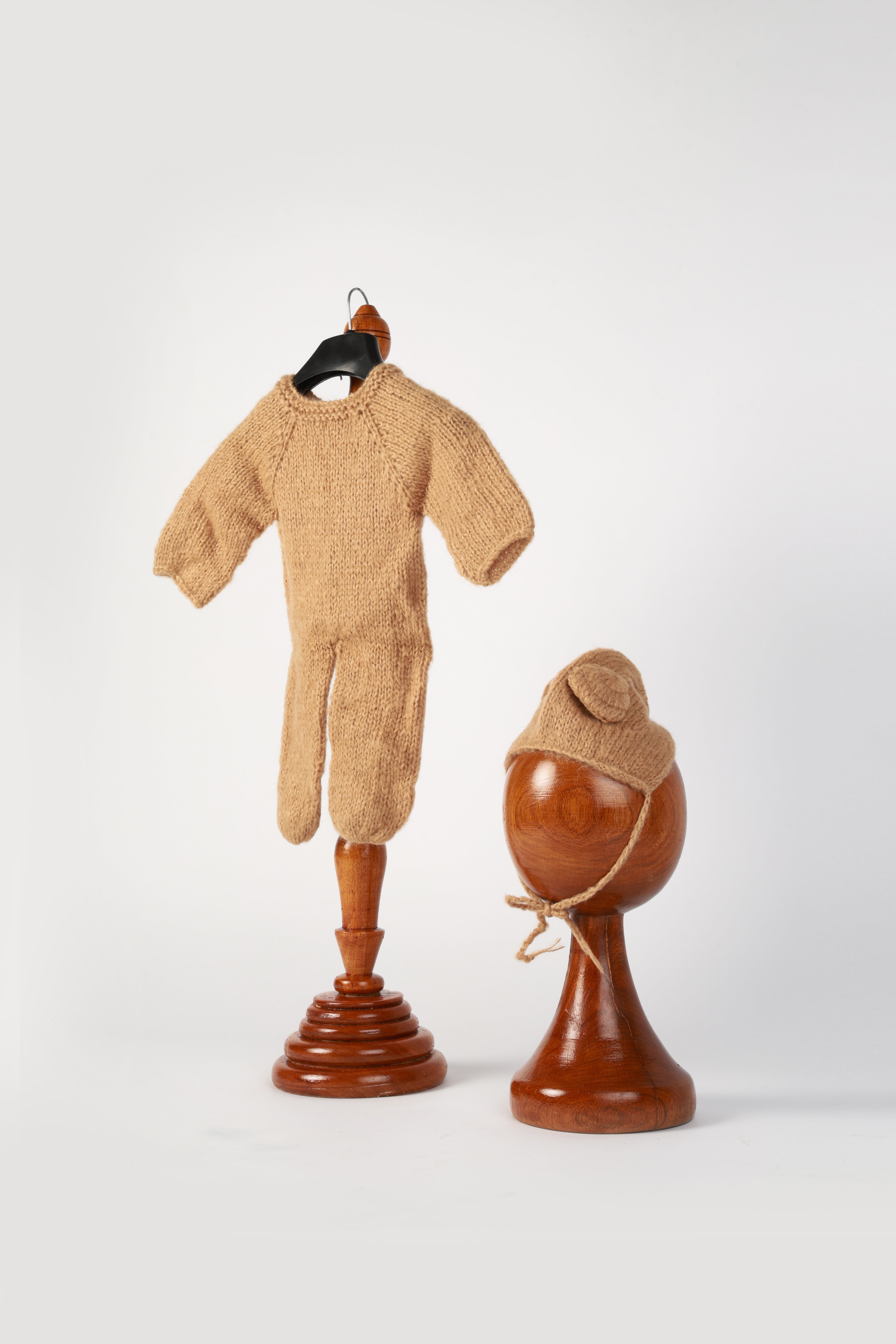 Hand-Knitted Newborn Romper & Hat Set – Cozy Wool Bodysuit for Baby Photoshoots