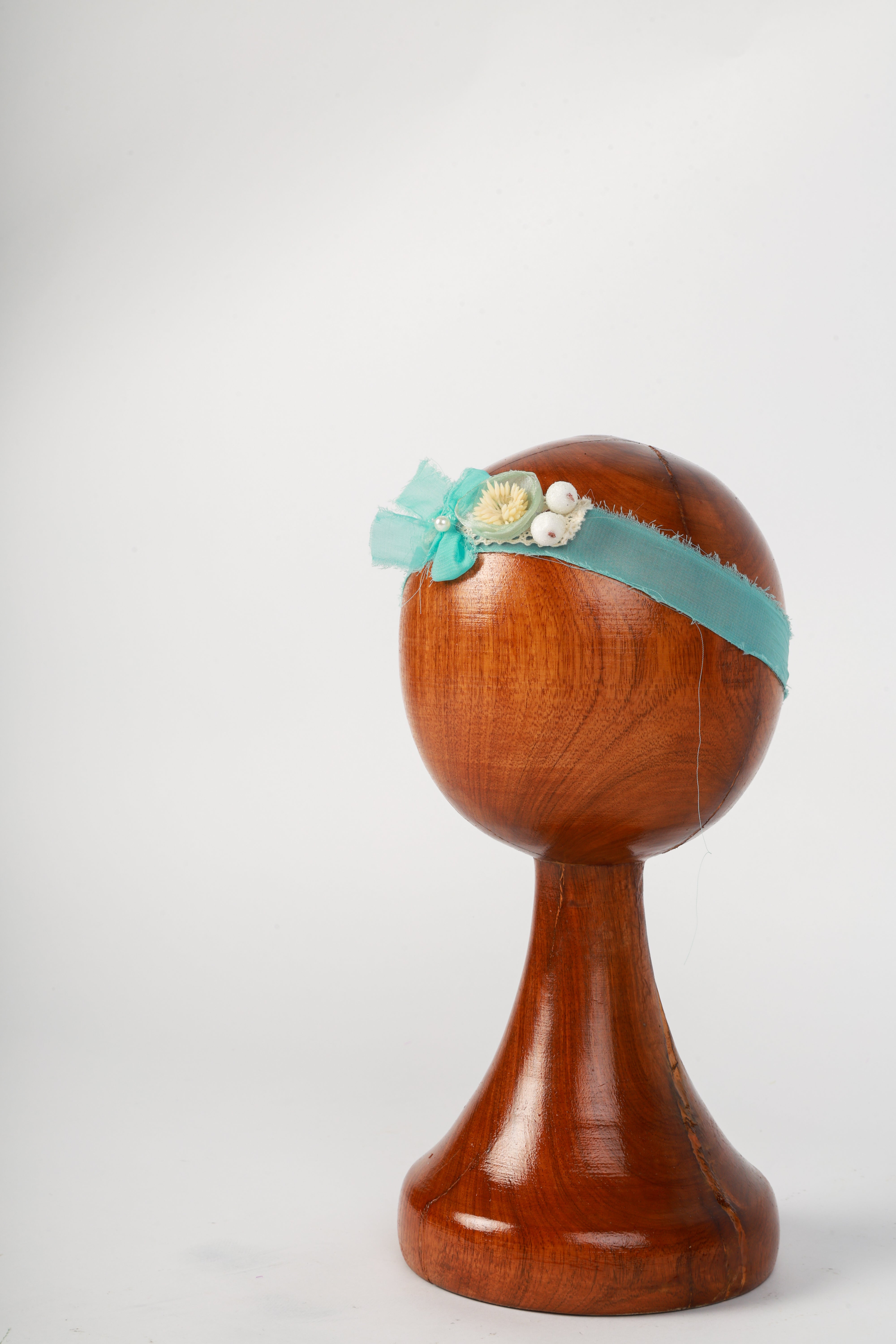 Floral Baby Headband – Delicate Blue Lace and Dried Flower Newborn Photography Prop for Elegant Baby Portraits