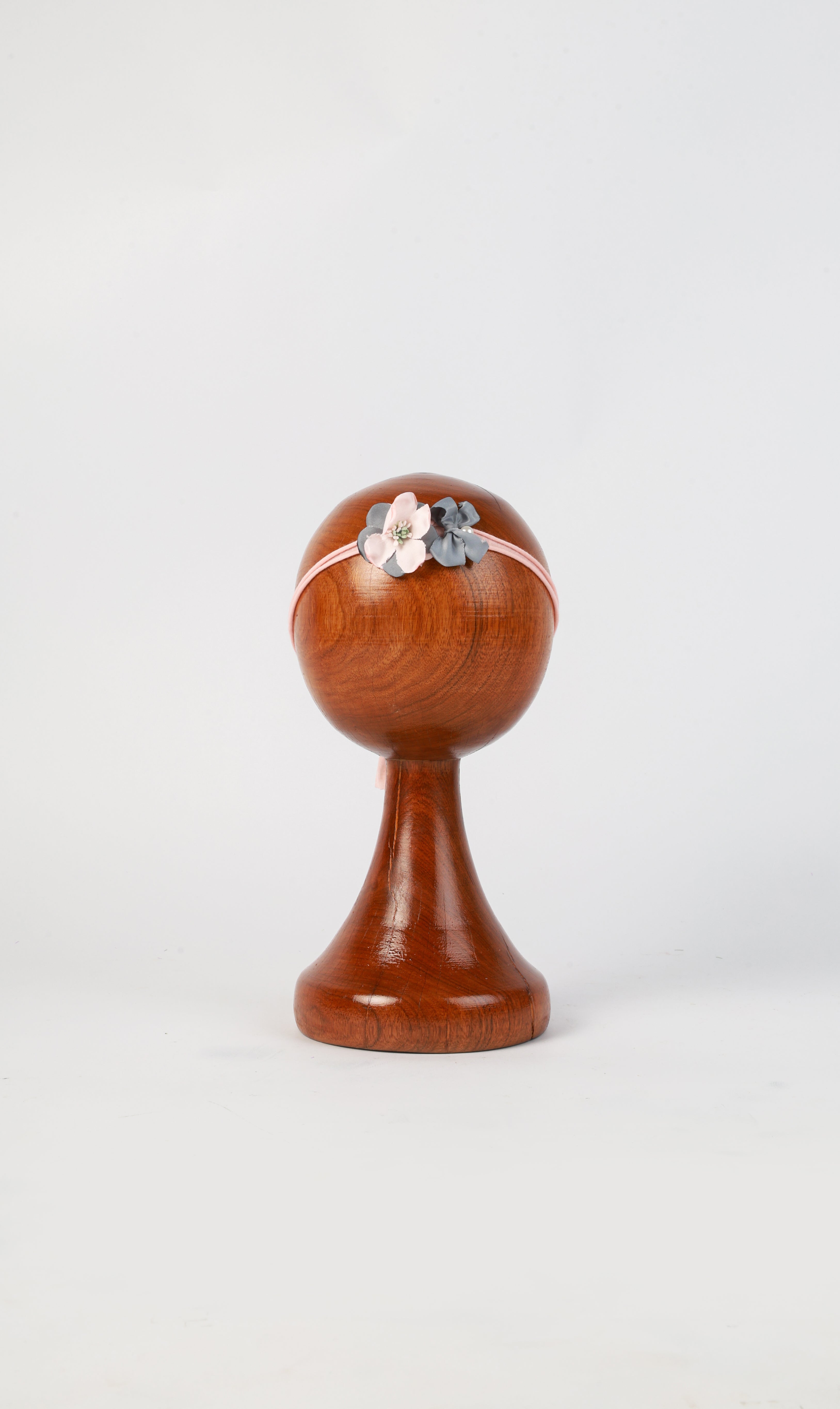 Pink & Gray Baby Headband – Charming Newborn Photography Prop with Floral Details for Timeless Baby Portraits