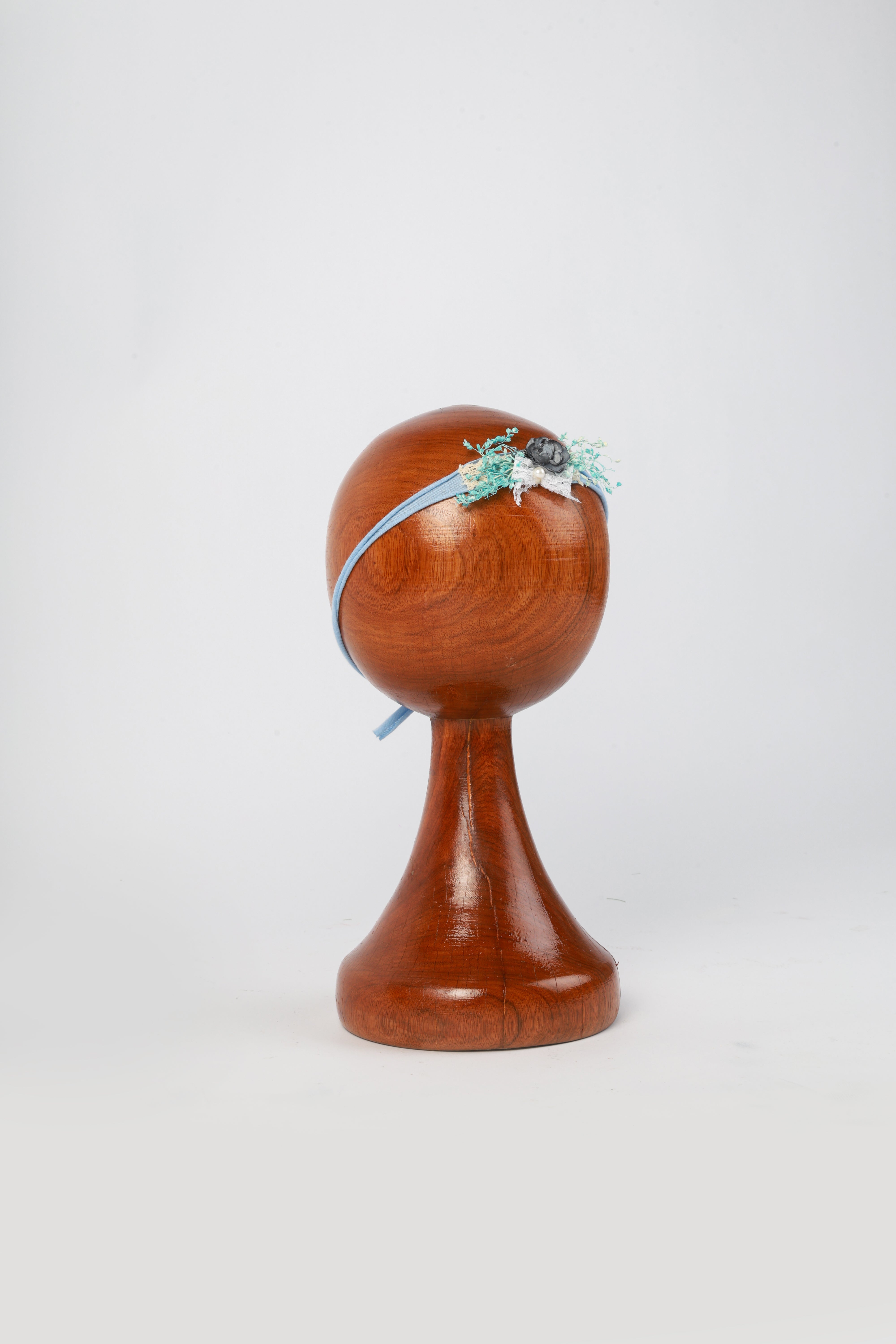 Blue Floral Baby Headband – Elegant Newborn Photography Prop with Lace and Dried Flowers for Timeless Baby Portraits