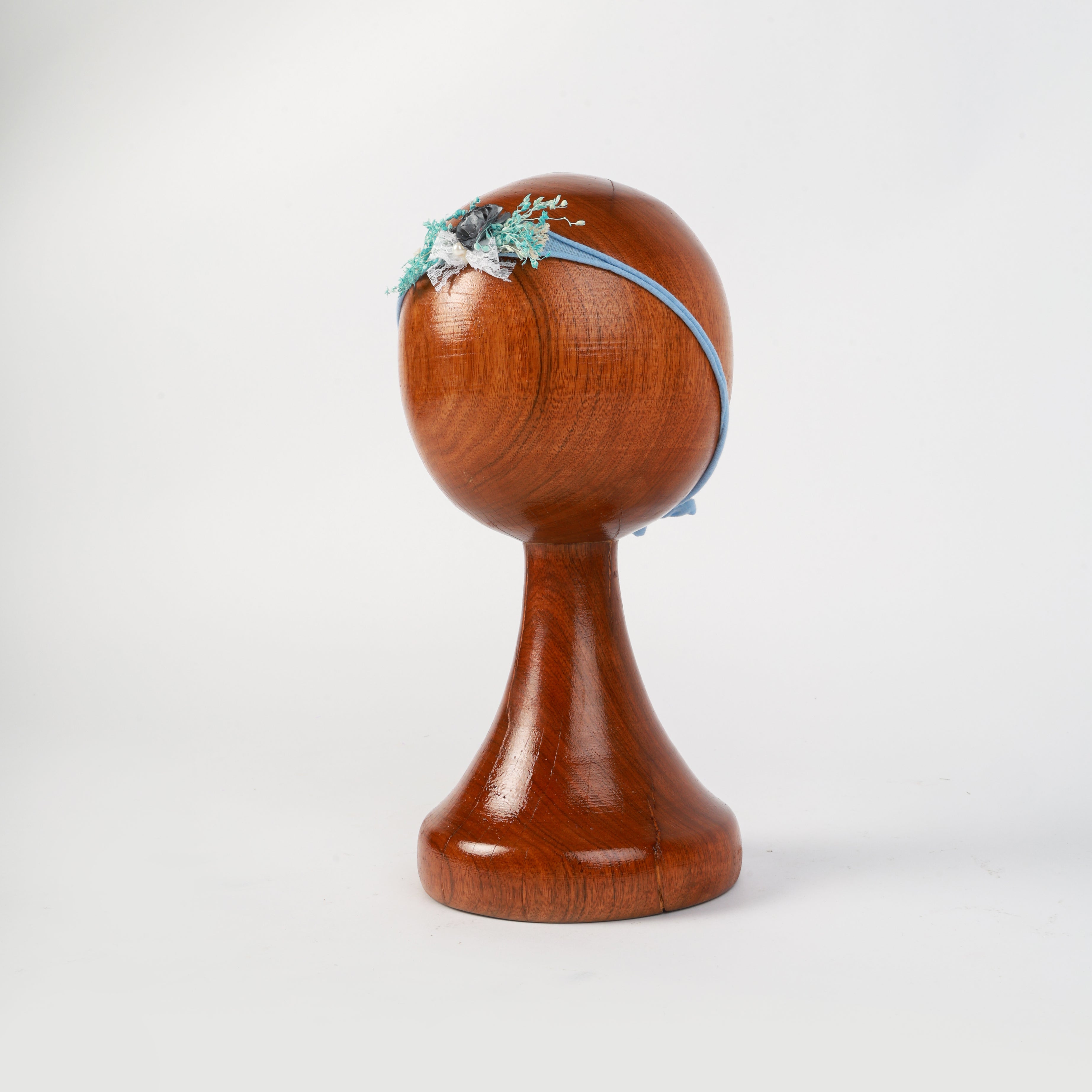 Blue Floral Baby Headband – Elegant Newborn Photography Prop with Lace and Dried Flowers for Timeless Baby Portraits