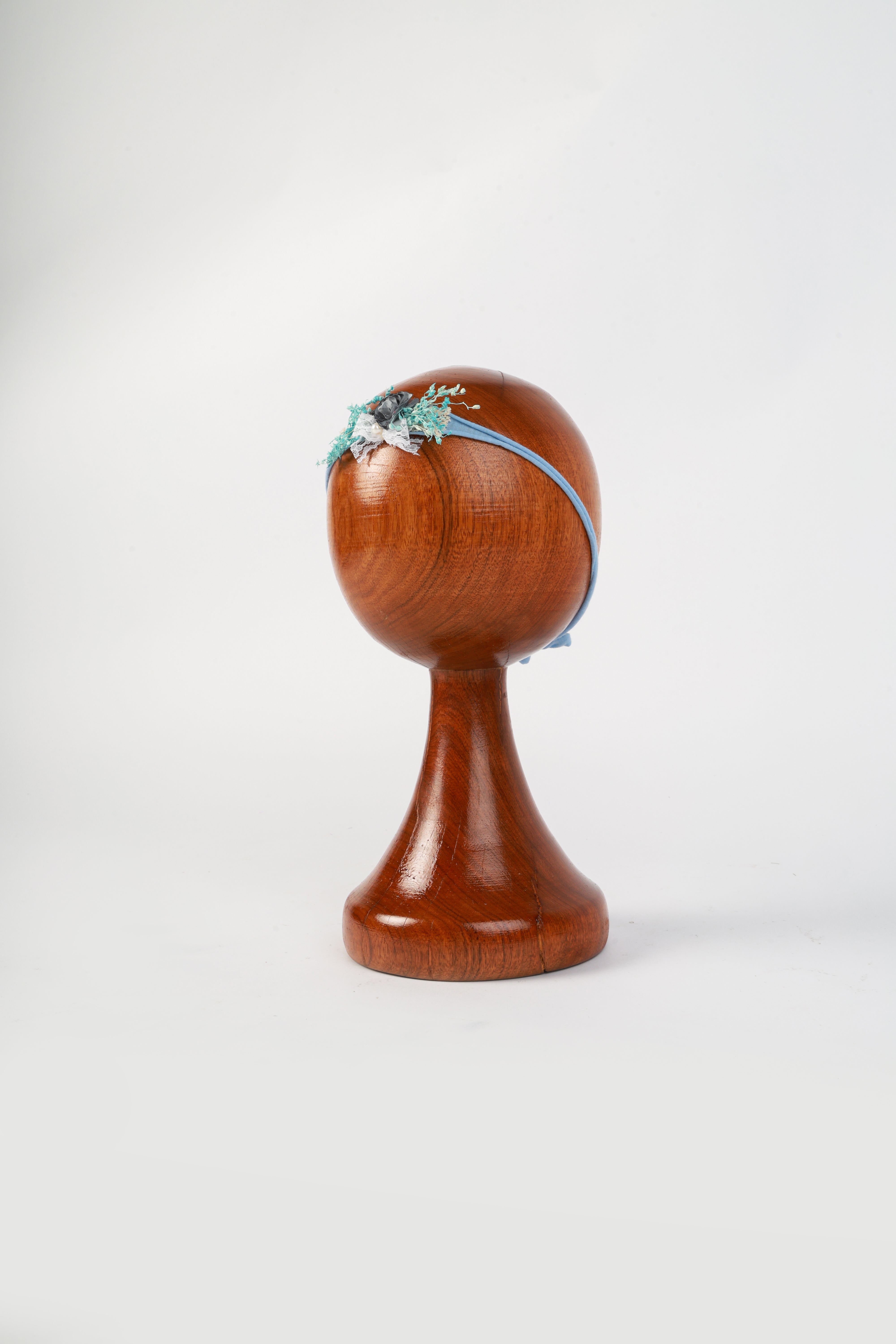 Blue Floral Baby Headband – Elegant Newborn Photography Prop with Lace and Dried Flowers for Timeless Baby Portraits