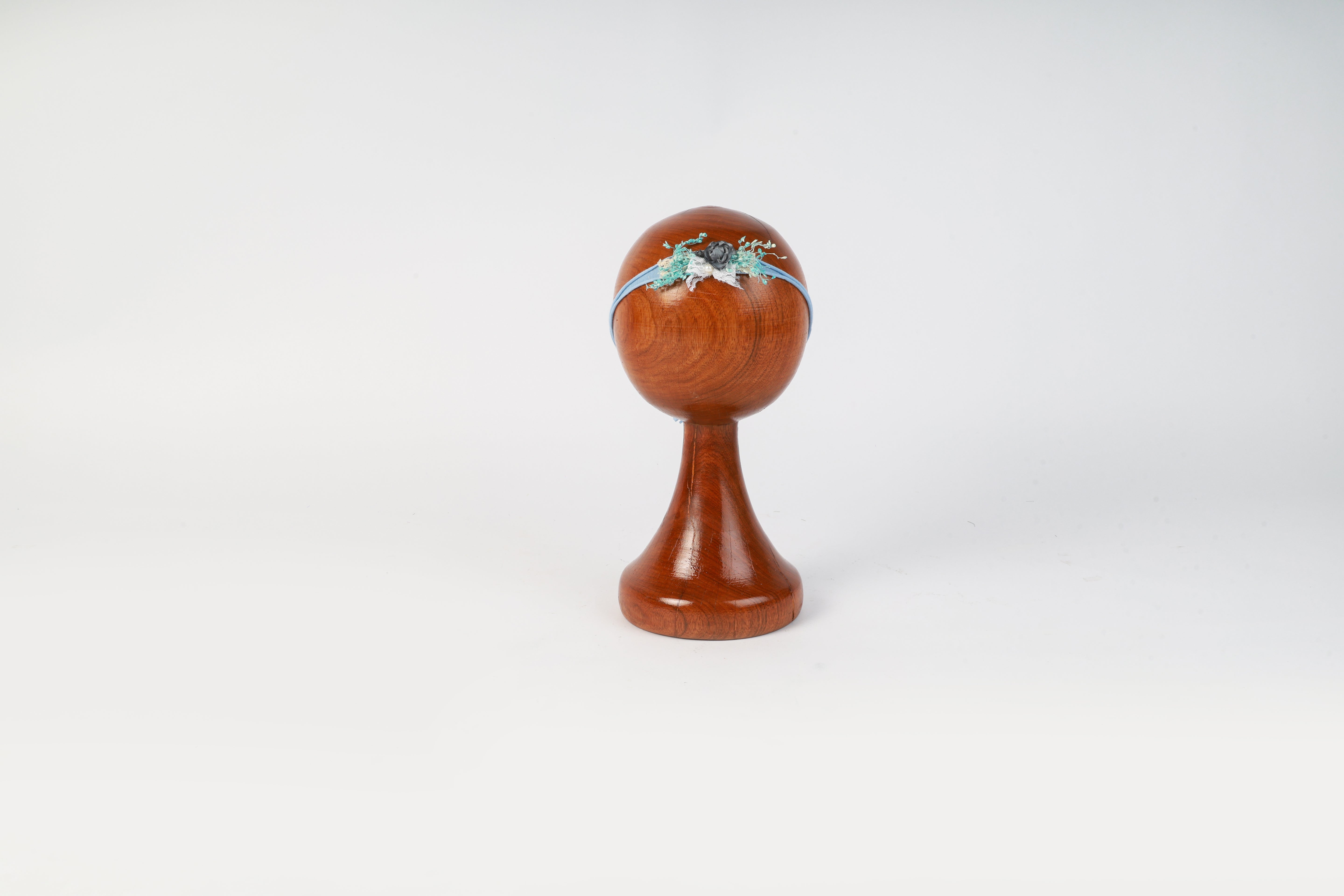 Blue Floral Baby Headband – Elegant Newborn Photography Prop with Lace and Dried Flowers for Timeless Baby Portraits