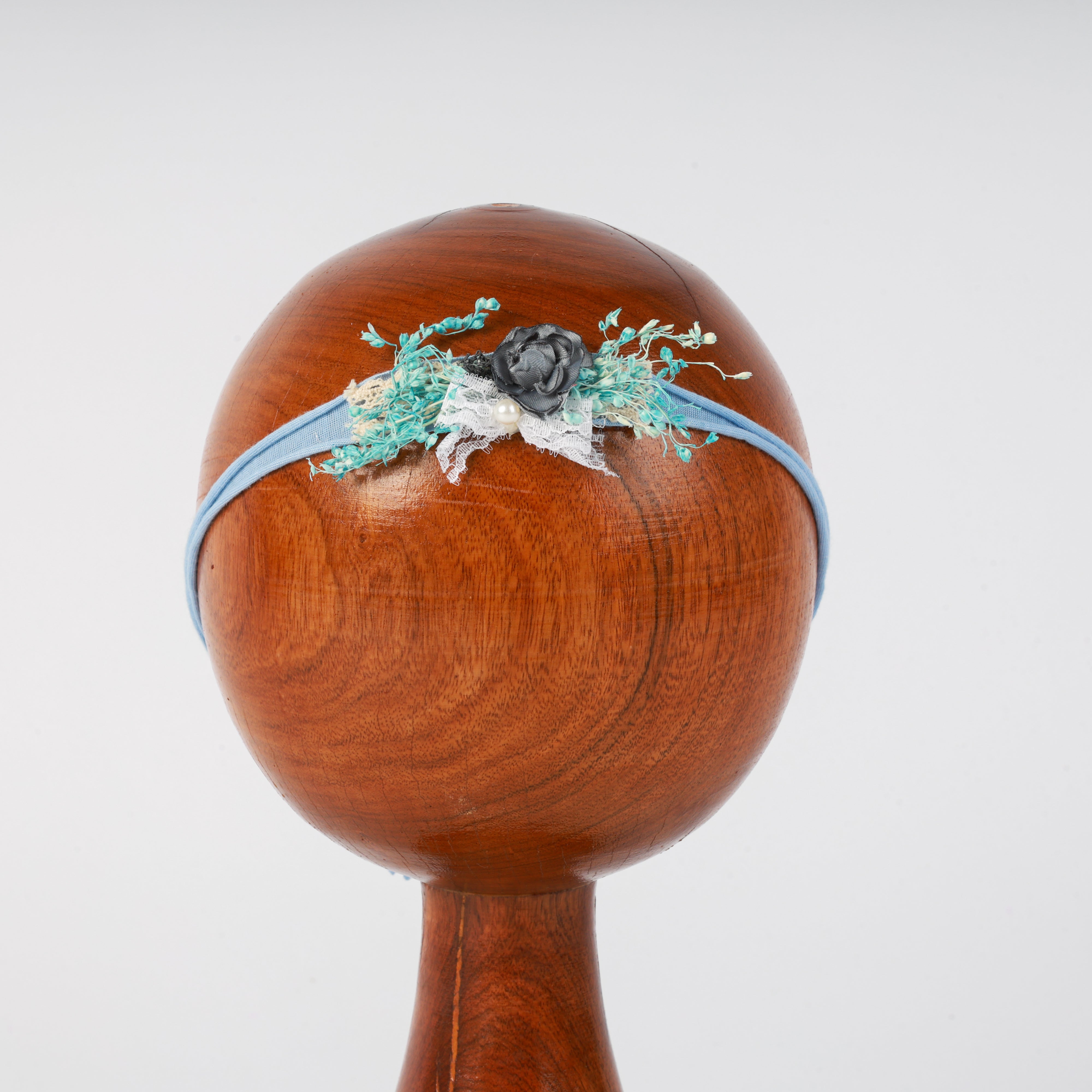 Blue Floral Baby Headband – Elegant Newborn Photography Prop with Lace and Dried Flowers for Timeless Baby Portraits