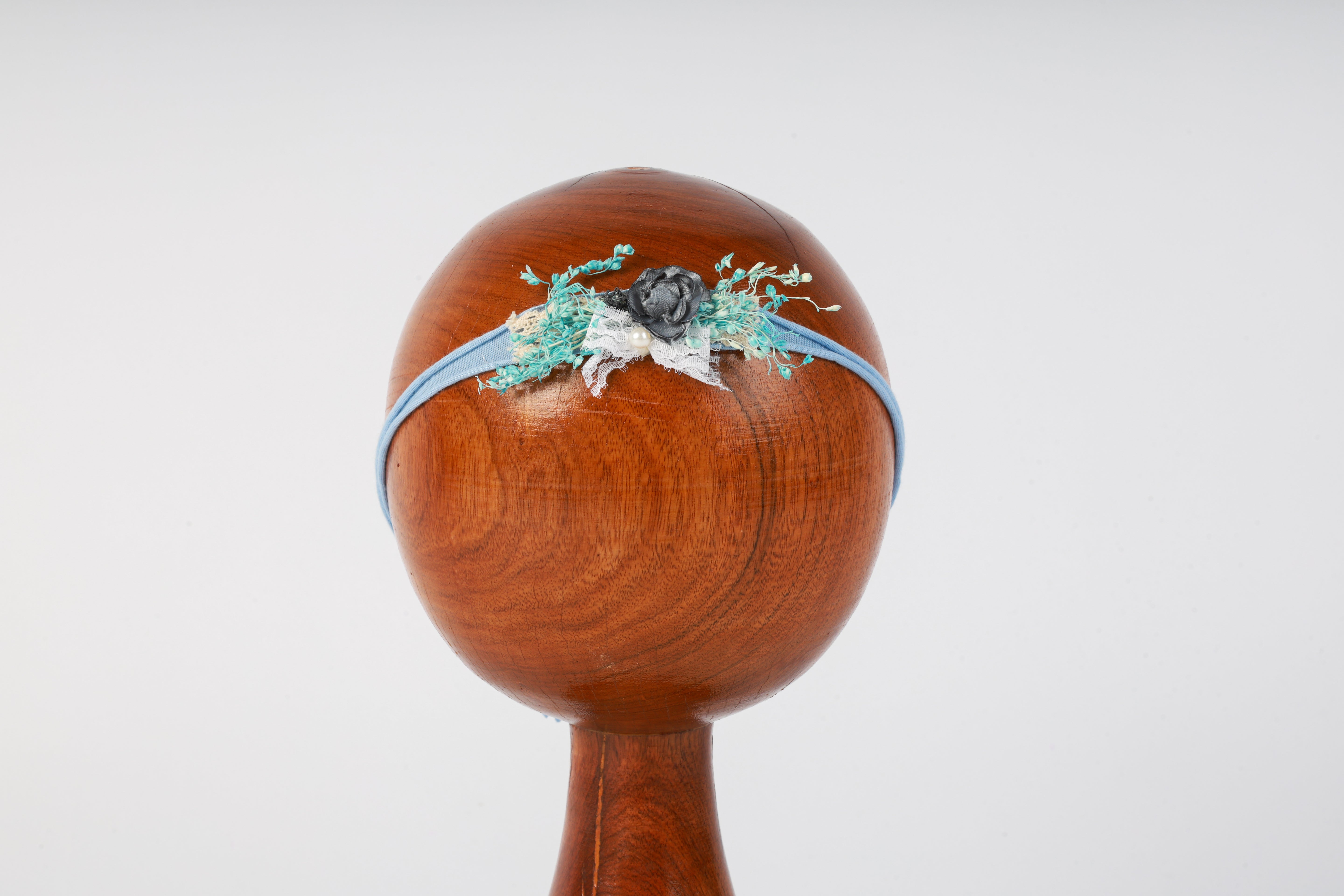 Blue Floral Baby Headband – Elegant Newborn Photography Prop with Lace and Dried Flowers for Timeless Baby Portraits