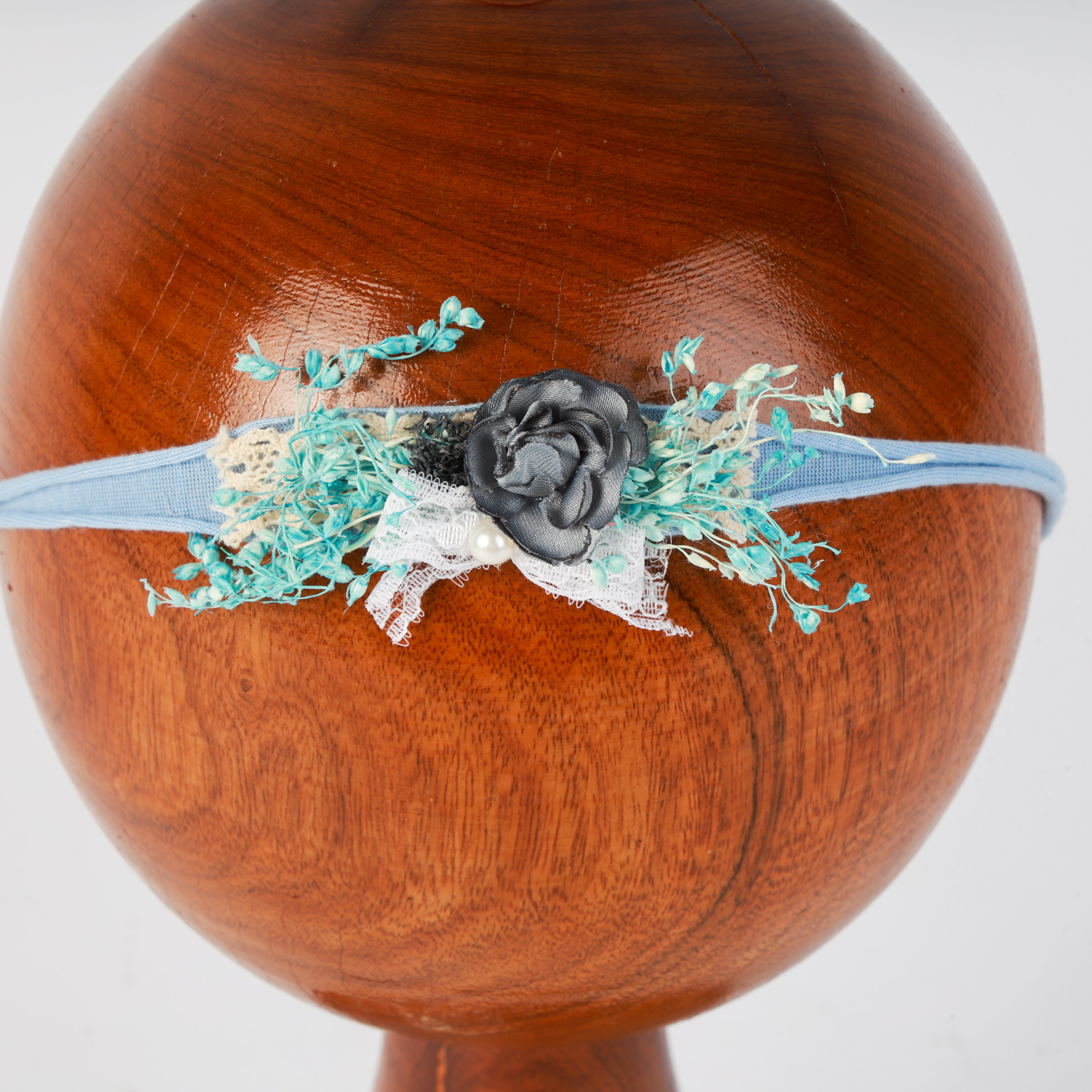 Blue Floral Baby Headband – Elegant Newborn Photography Prop with Lace and Dried Flowers for Timeless Baby Portraits