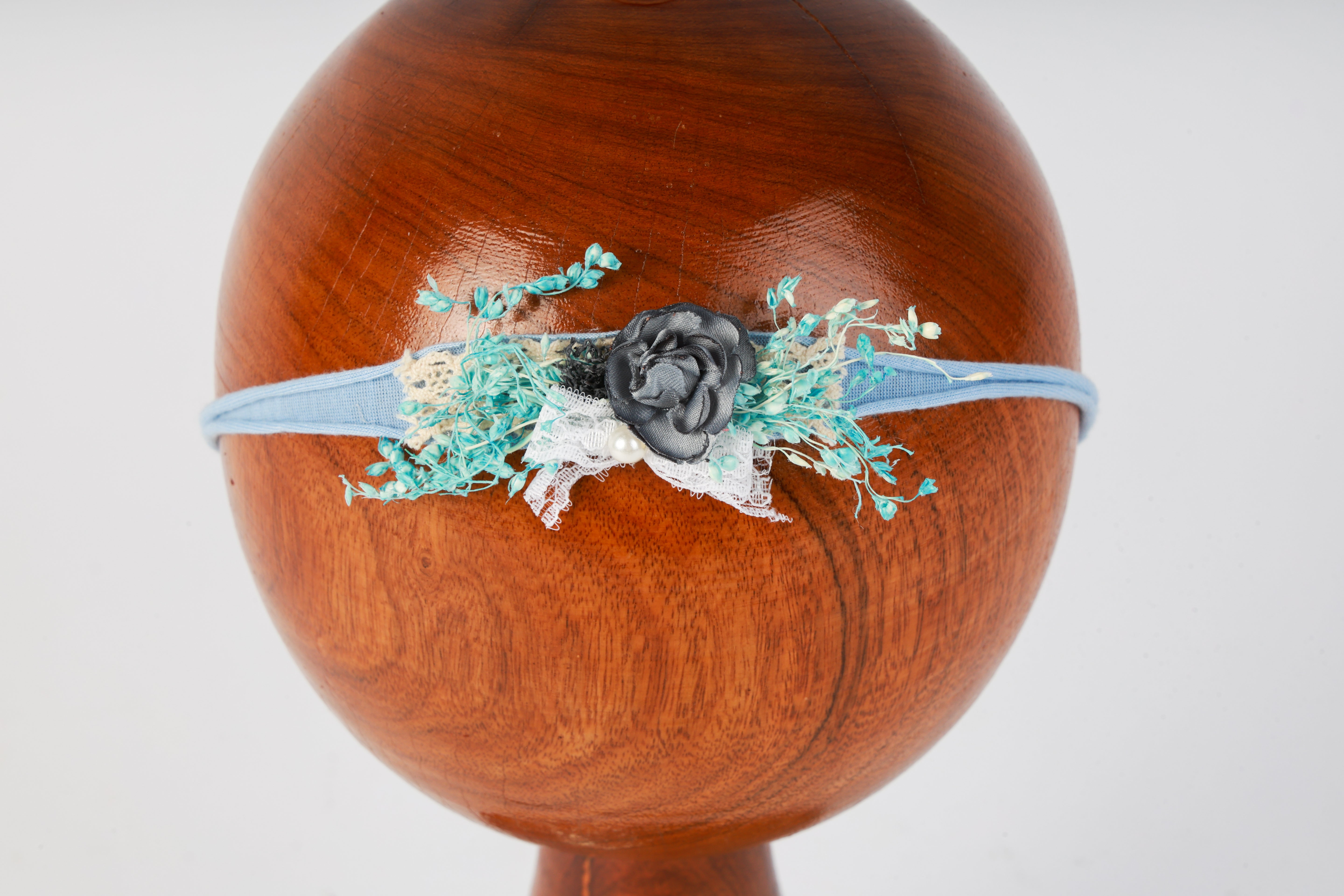 Blue Floral Baby Headband – Elegant Newborn Photography Prop with Lace and Dried Flowers for Timeless Baby Portraits