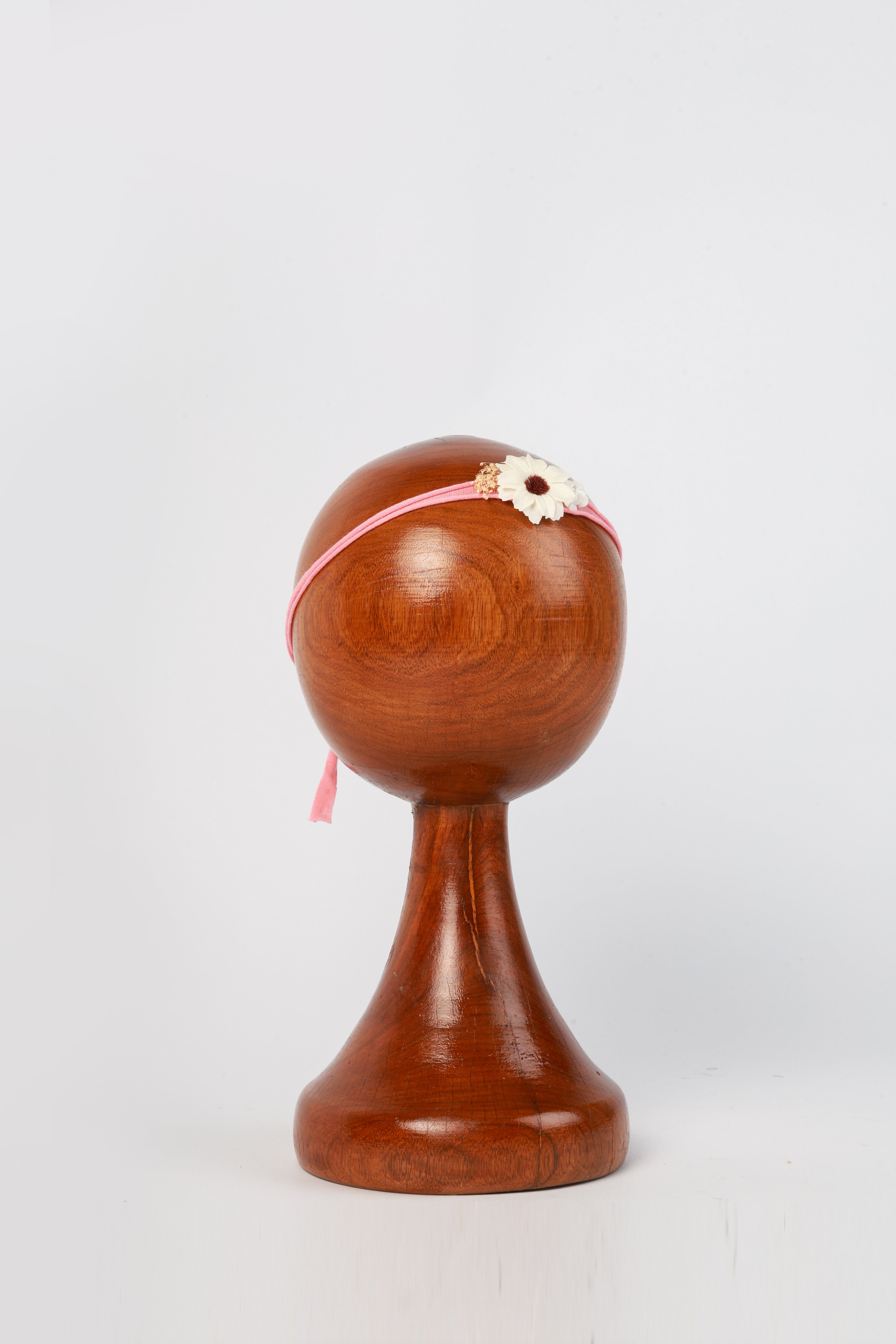 Pink Baby Headband with White Flower – Delicate Newborn Photography Prop with Soft, Stretchy Fit for Timeless Baby Portraits