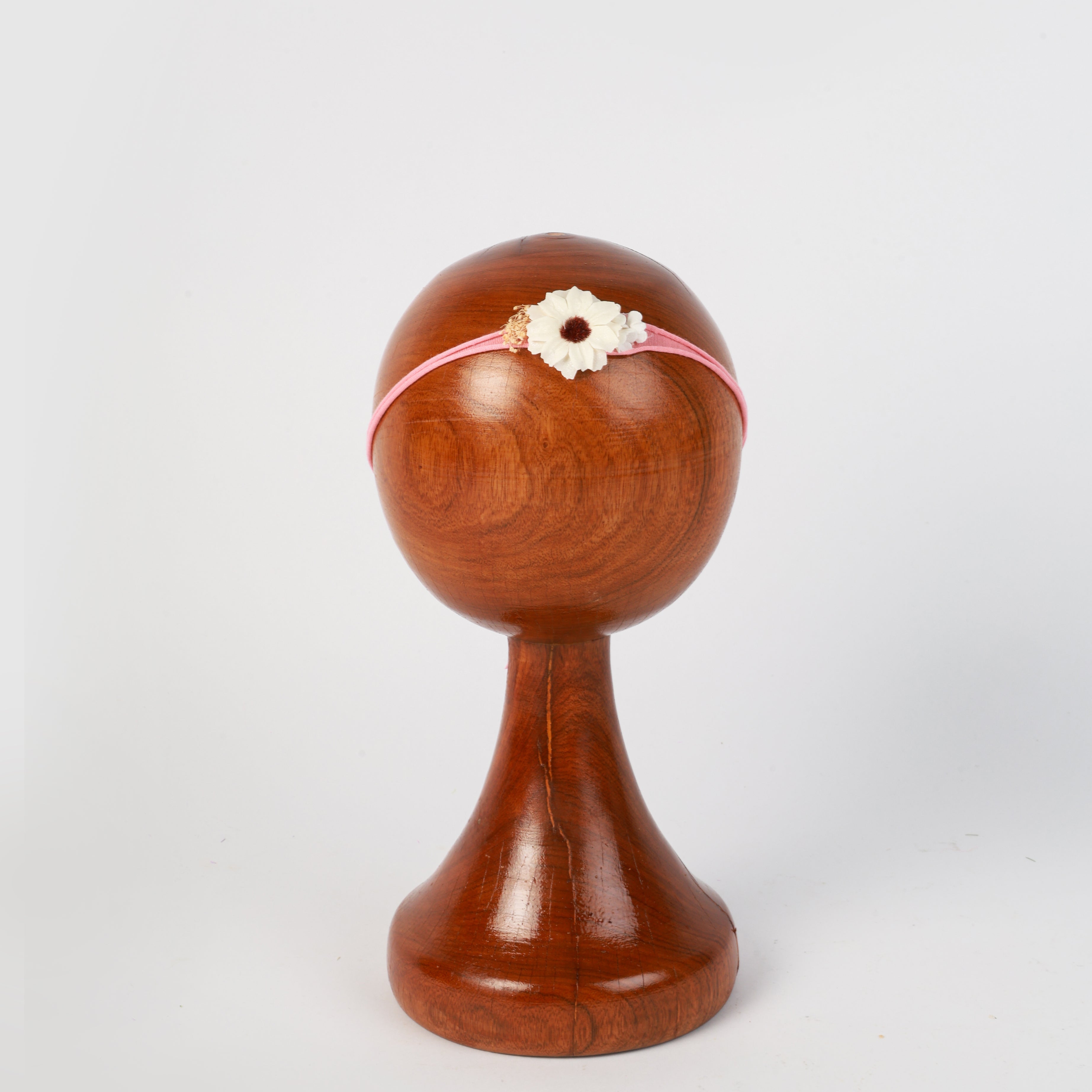 Pink Baby Headband with White Flower – Delicate Newborn Photography Prop with Soft, Stretchy Fit for Timeless Baby Portraits