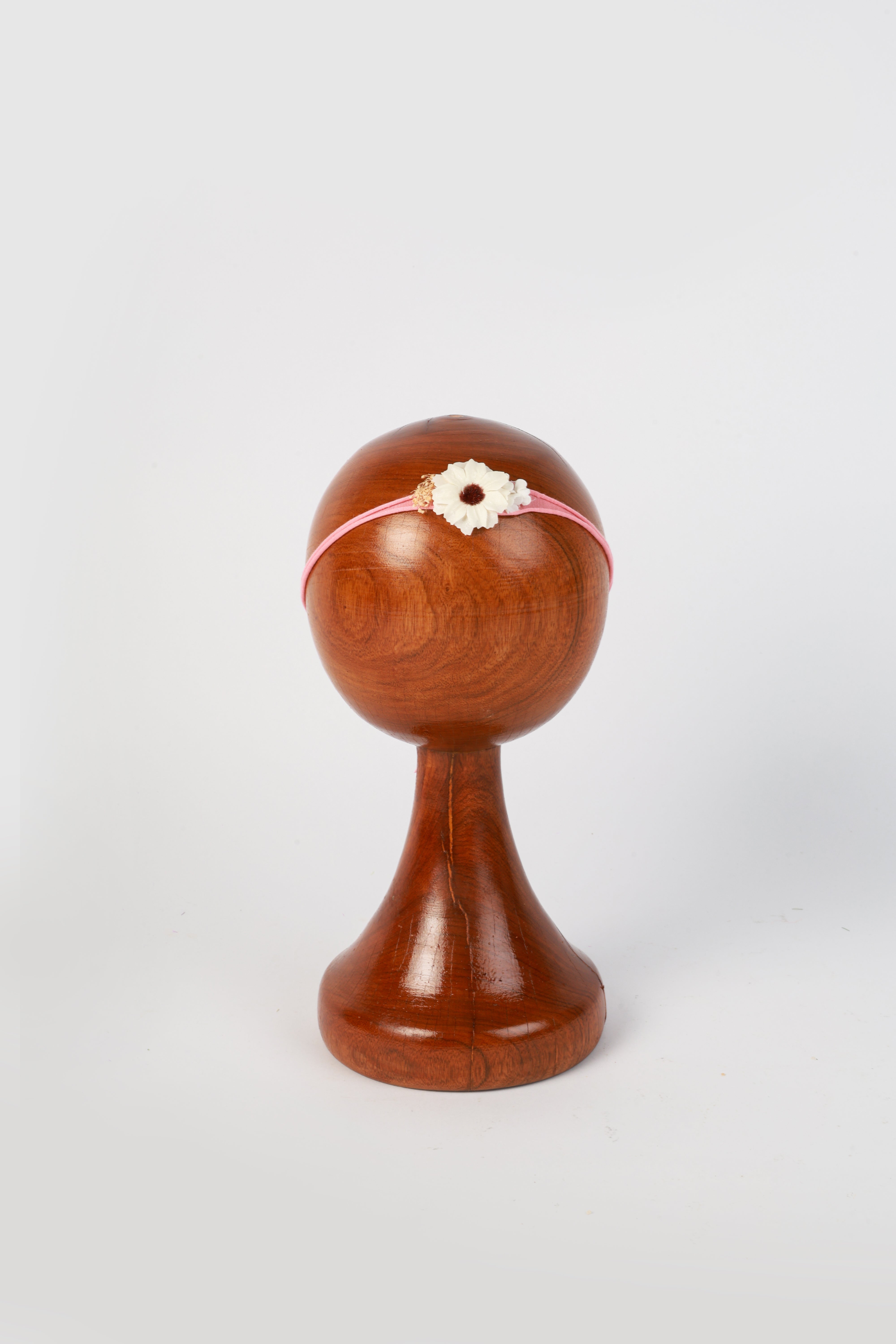 Pink Baby Headband with White Flower – Delicate Newborn Photography Prop with Soft, Stretchy Fit for Timeless Baby Portraits