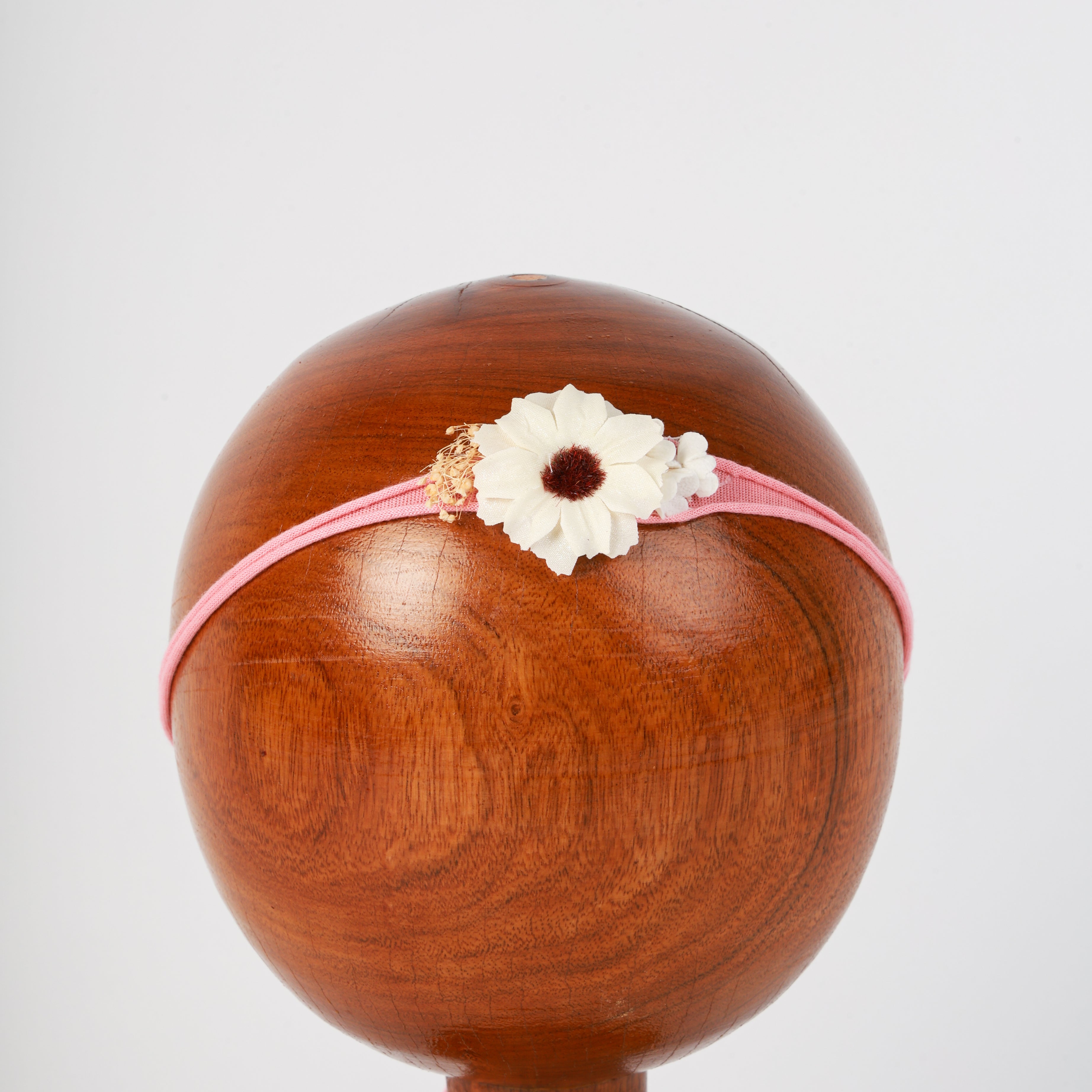 Pink Baby Headband with White Flower – Delicate Newborn Photography Prop with Soft, Stretchy Fit for Timeless Baby Portraits