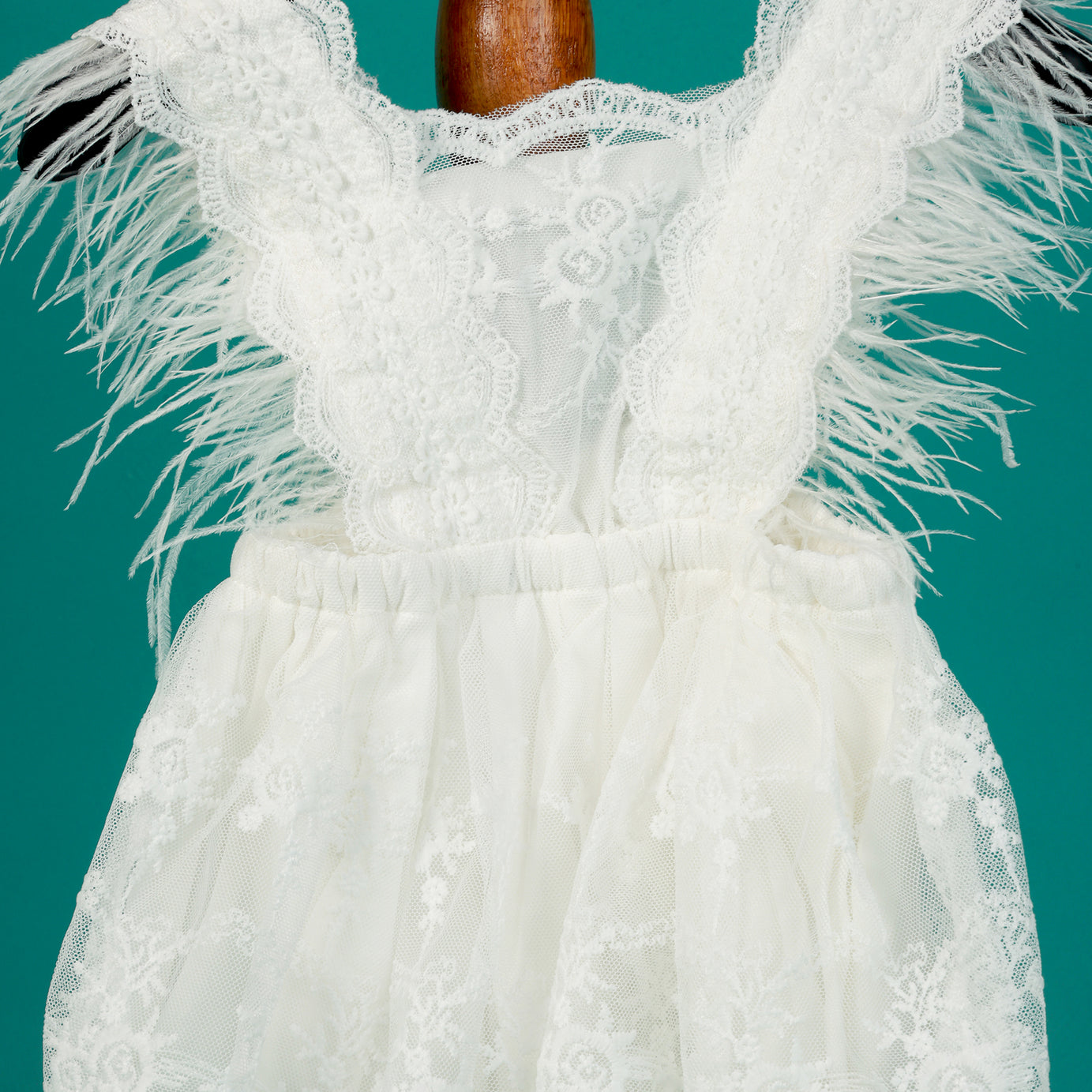 White Lace Baby Girl Dress – Dreamy Newborn Photography Outfit with Feather Shoulder Details for Milestone & Cake Smash Photoshoots