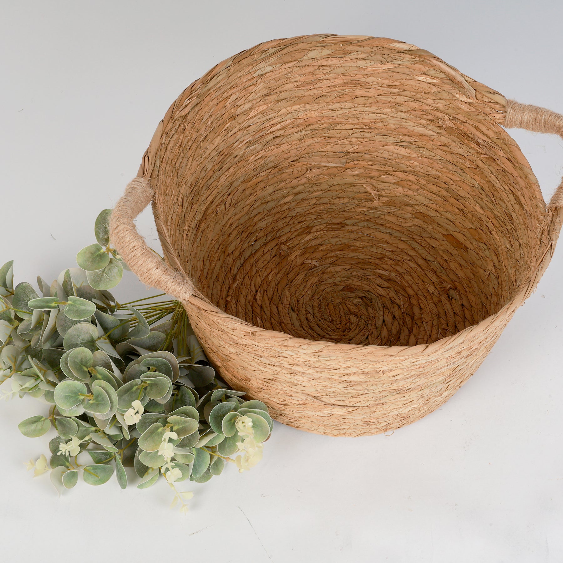 Natural Jute Basket – Handwoven Eco-Friendly Baby Photography Prop for Newborn & Baby Photoshoots