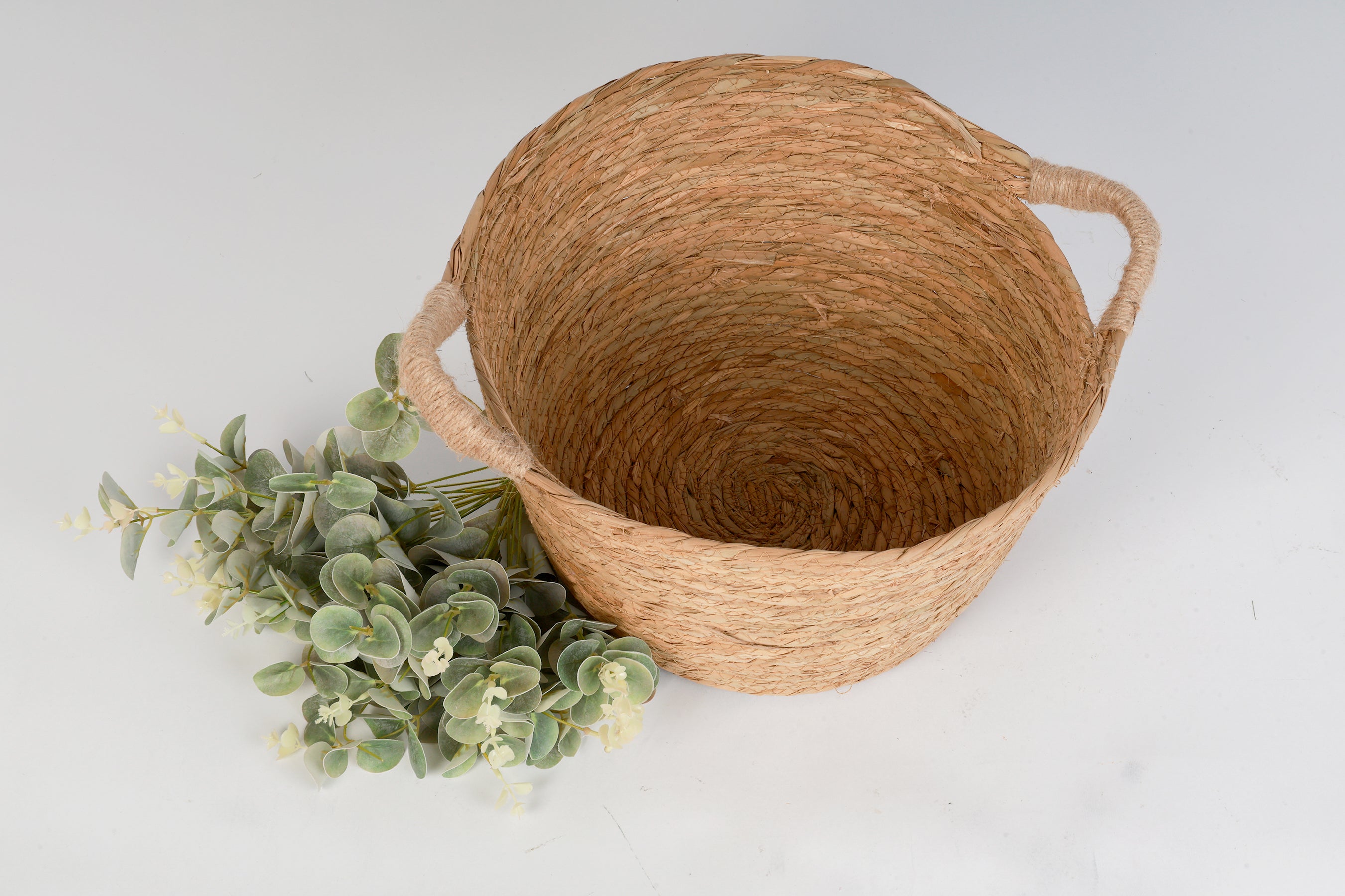 Natural Jute Basket – Handwoven Eco-Friendly Baby Photography Prop for Newborn & Baby Photoshoots