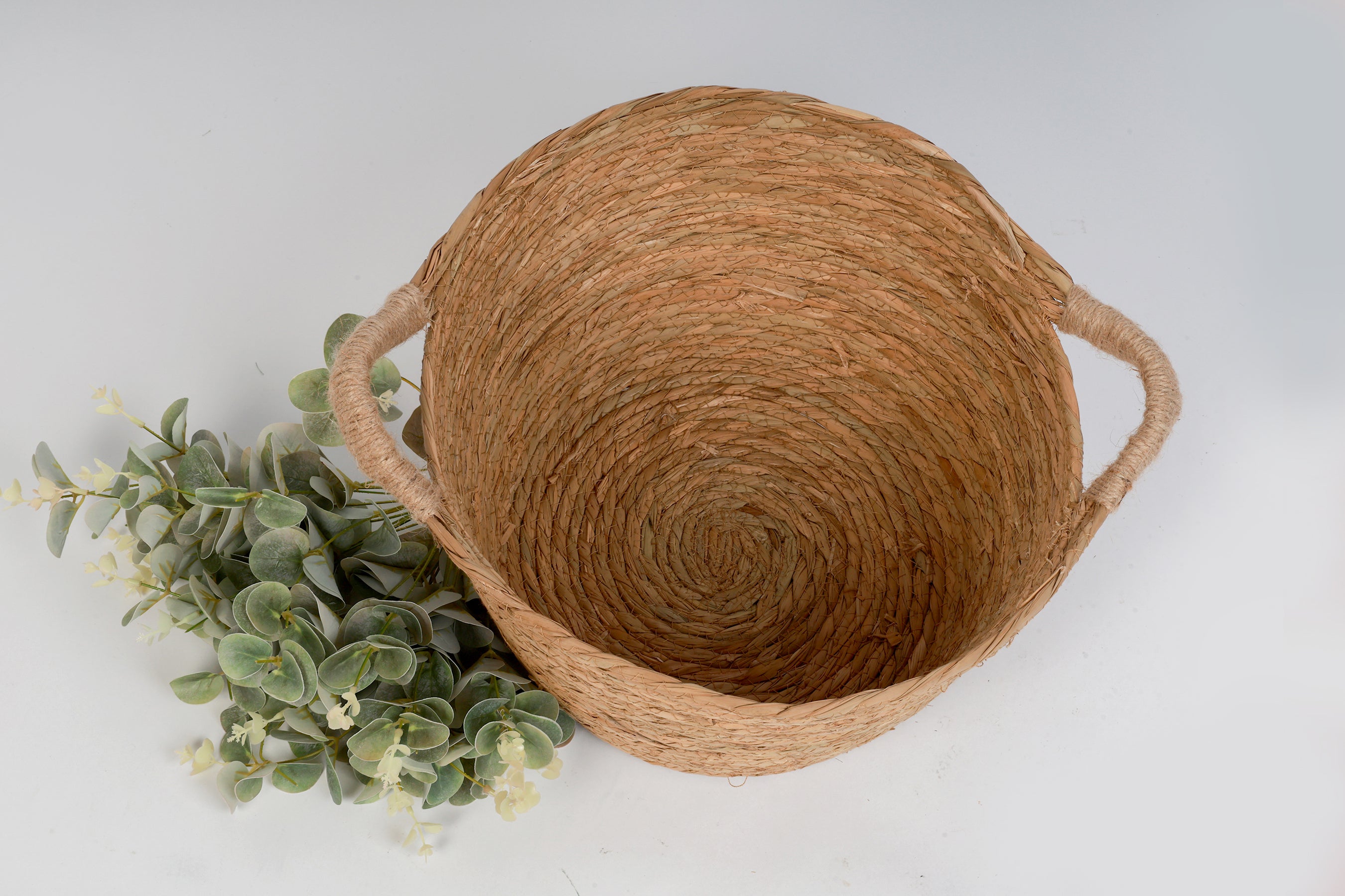 Natural Jute Basket – Handwoven Eco-Friendly Baby Photography Prop for Newborn & Baby Photoshoots