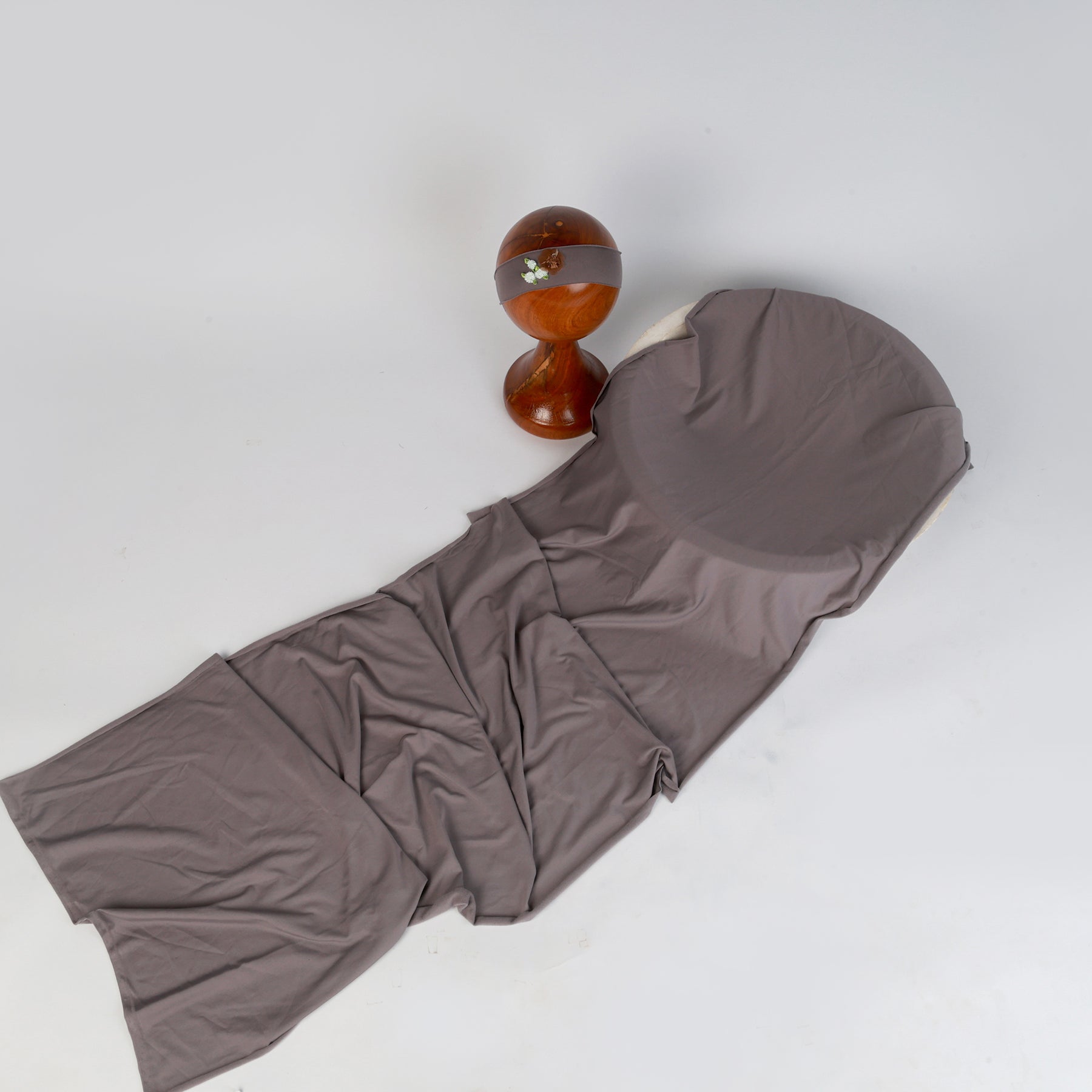 Elegant Grey Baby Wrap for Newborn Photography – Soft, Stretchy & Versatile Prop for Timeless Baby Portraits