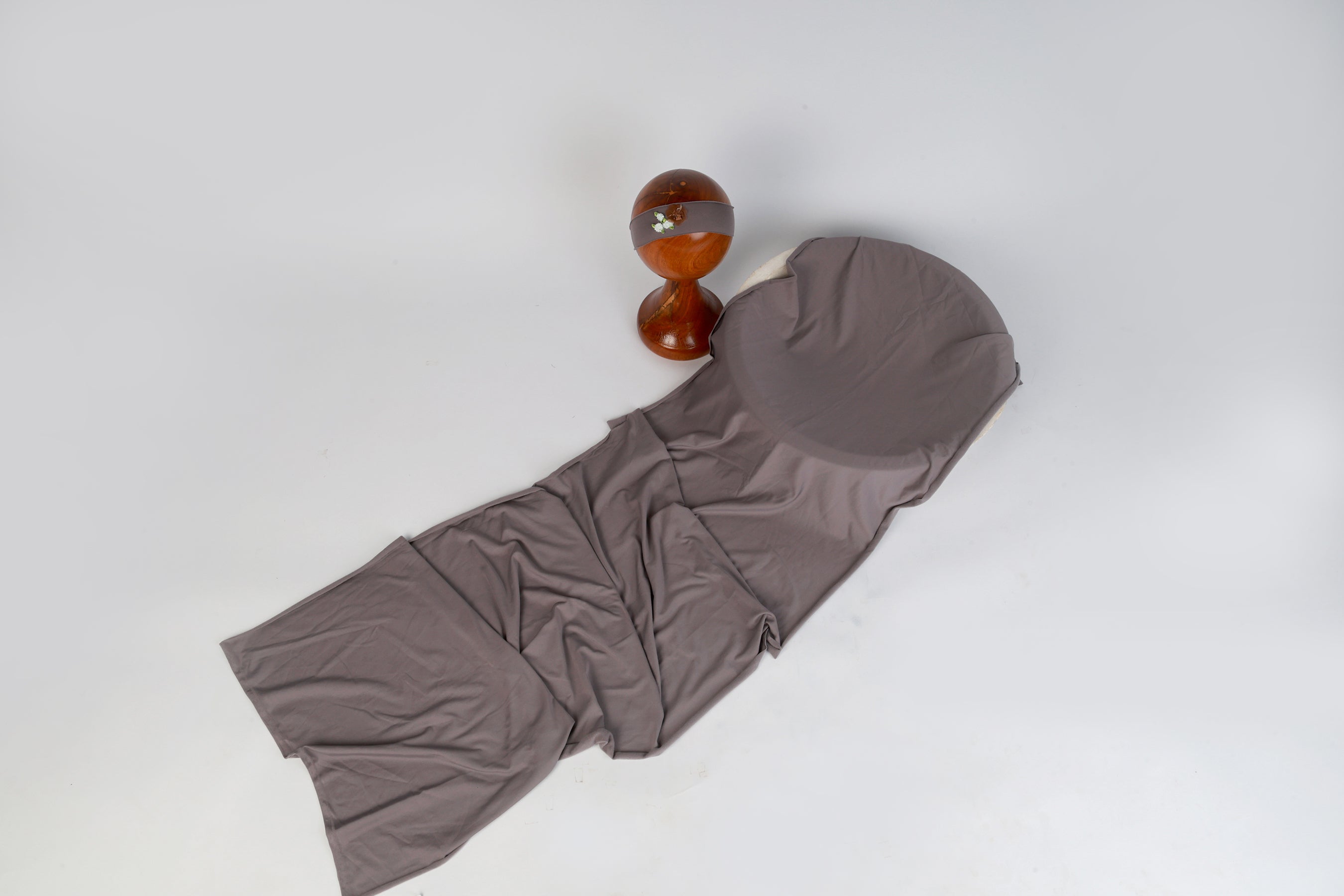 Elegant Grey Baby Wrap for Newborn Photography – Soft, Stretchy & Versatile Prop for Timeless Baby Portraits