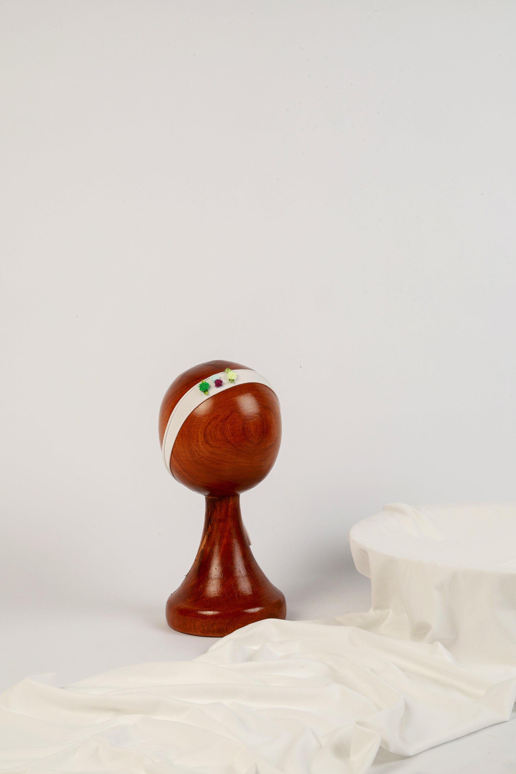 Soft White Baby Wrap for Newborn Photography – Cozy, Stretchy, and Versatile Prop for Timeless Baby Portraits