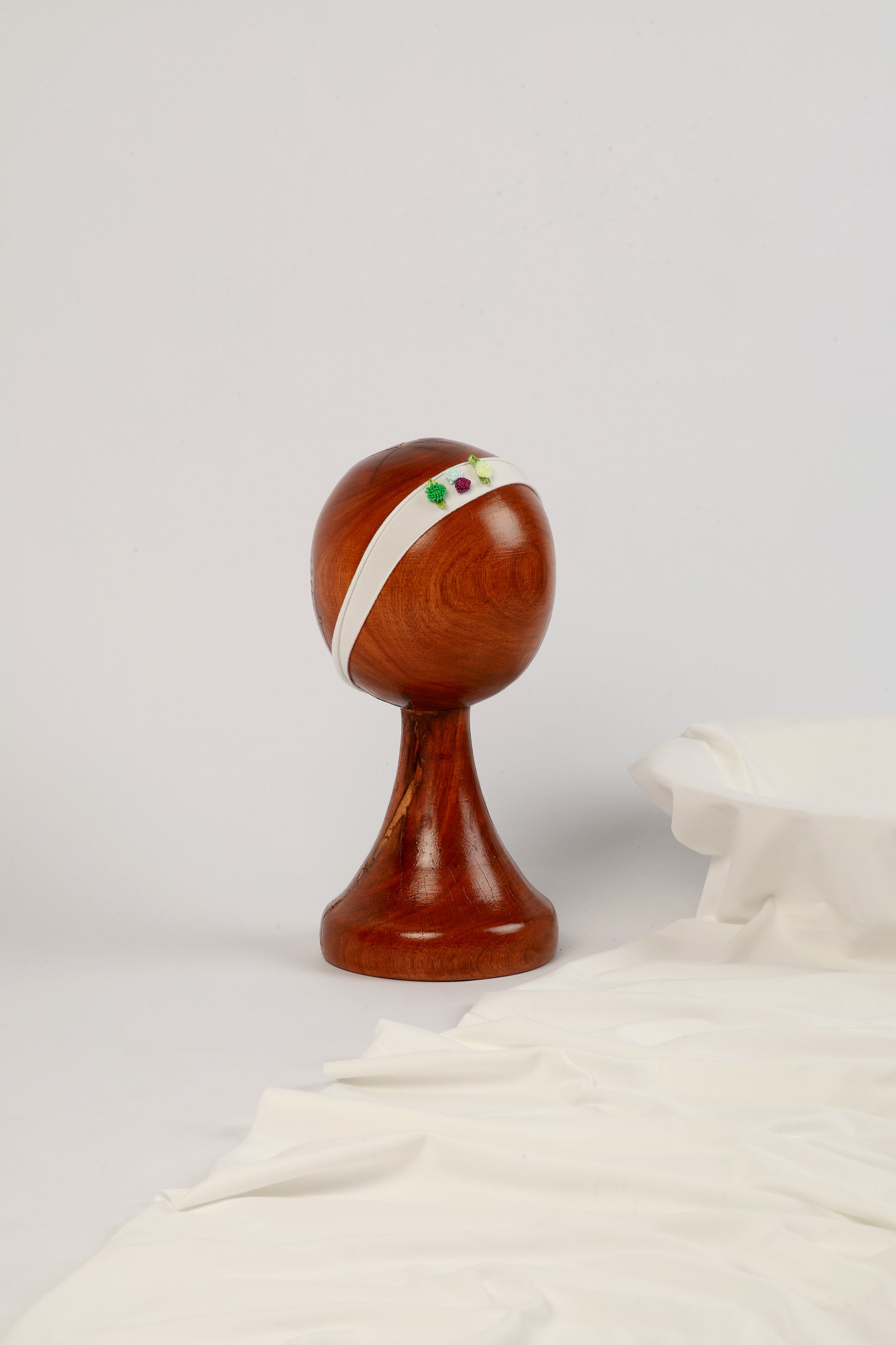 Soft White Baby Wrap for Newborn Photography – Cozy, Stretchy, and Versatile Prop for Timeless Baby Portraits