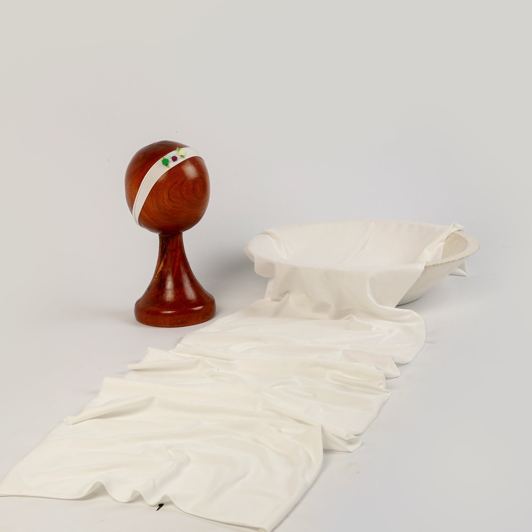 Soft White Baby Wrap for Newborn Photography – Cozy Stretchy & Breathable Fabric for Dreamy Baby Photoshoots