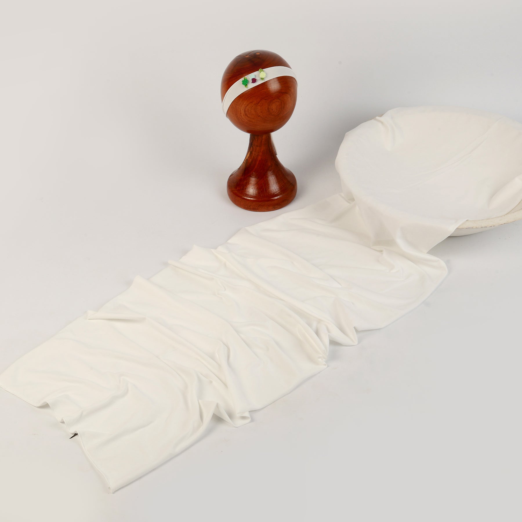 Soft White Baby Wrap for Newborn Photography – Cozy Stretchy & Breathable Fabric for Dreamy Baby Photoshoots