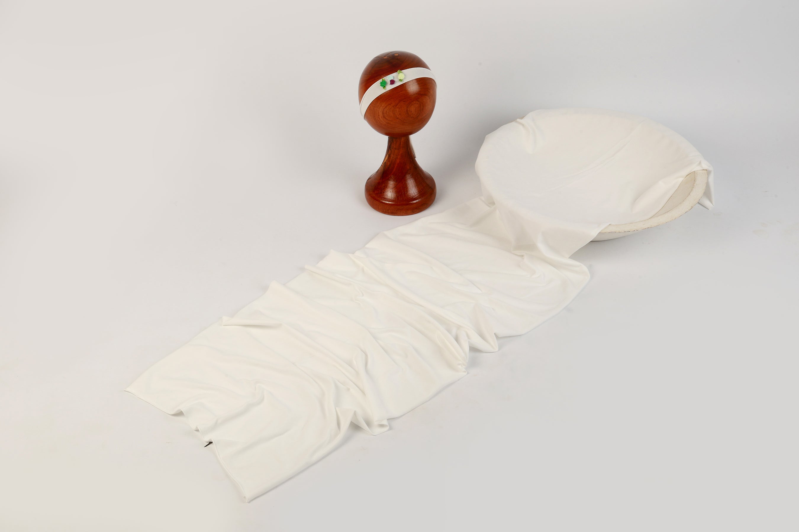 Soft White Baby Wrap for Newborn Photography – Cozy, Stretchy, and Versatile Prop for Timeless Baby Portraits