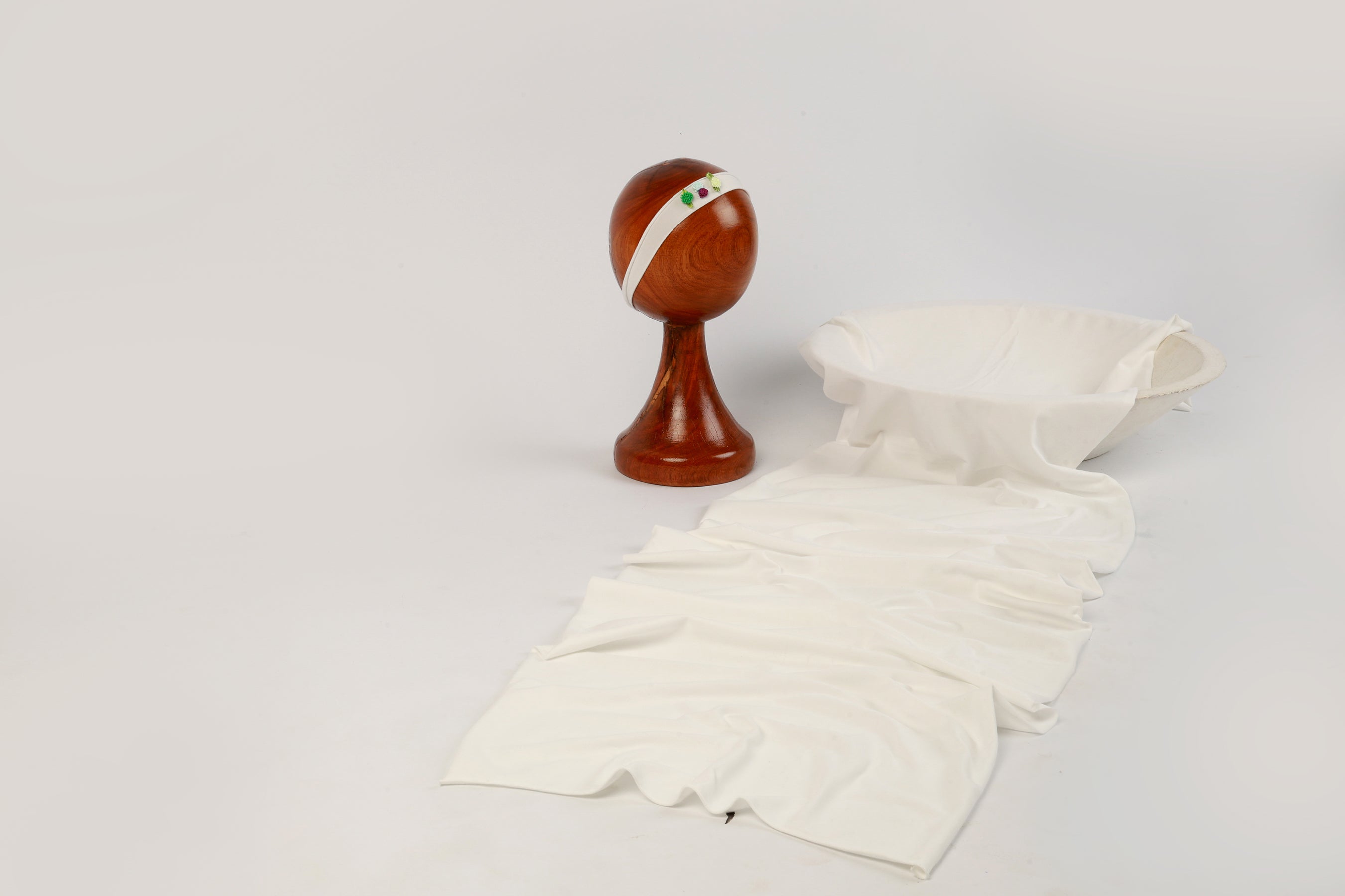 Soft White Baby Wrap for Newborn Photography – Cozy, Stretchy, and Versatile Prop for Timeless Baby Portraits