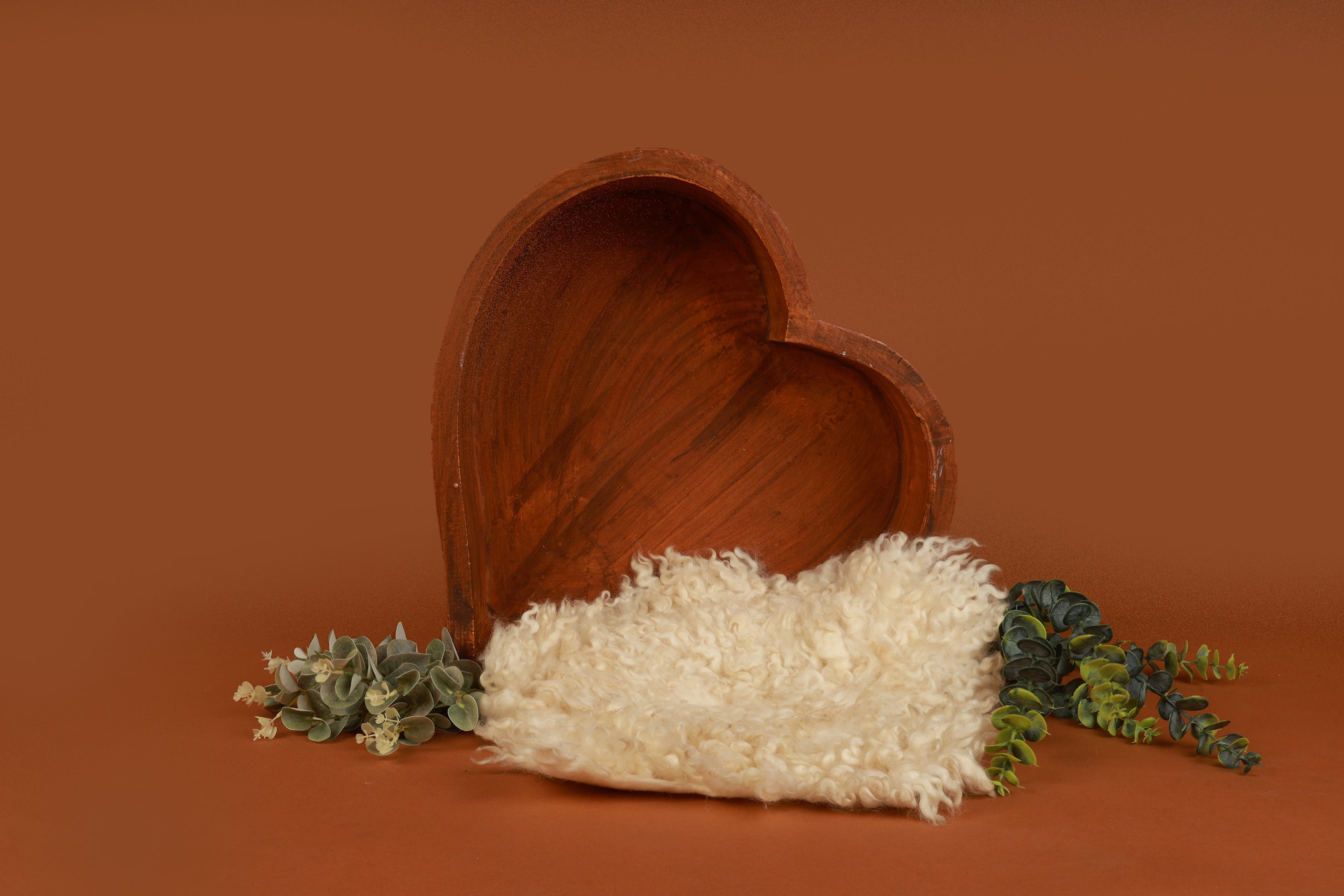 White Curly Fur Layer – Soft Newborn Photography Prop for Textured Baby Photoshoots