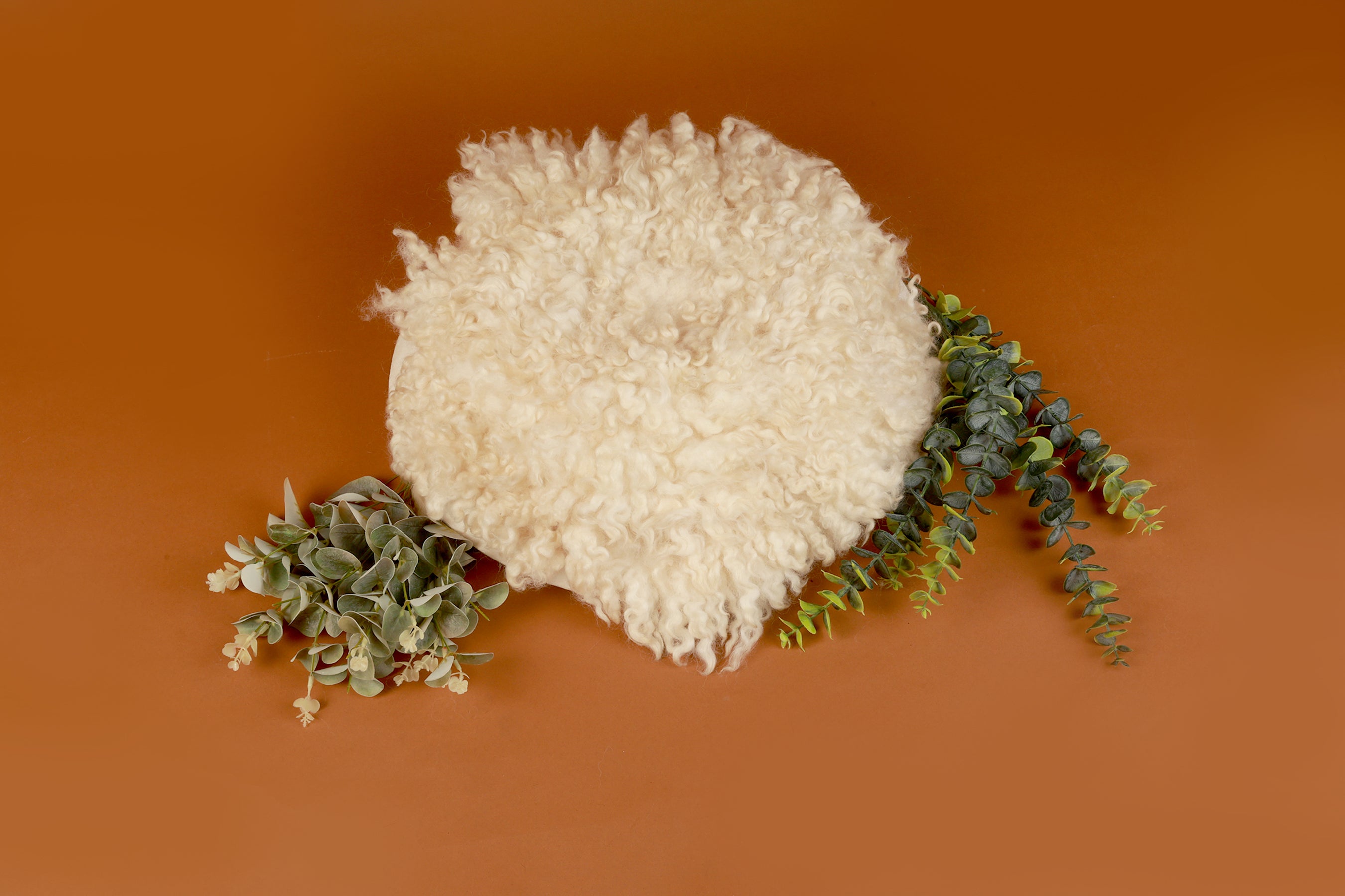 White Curly Fur Layer – Soft Newborn Photography Prop for Textured Baby Photoshoots