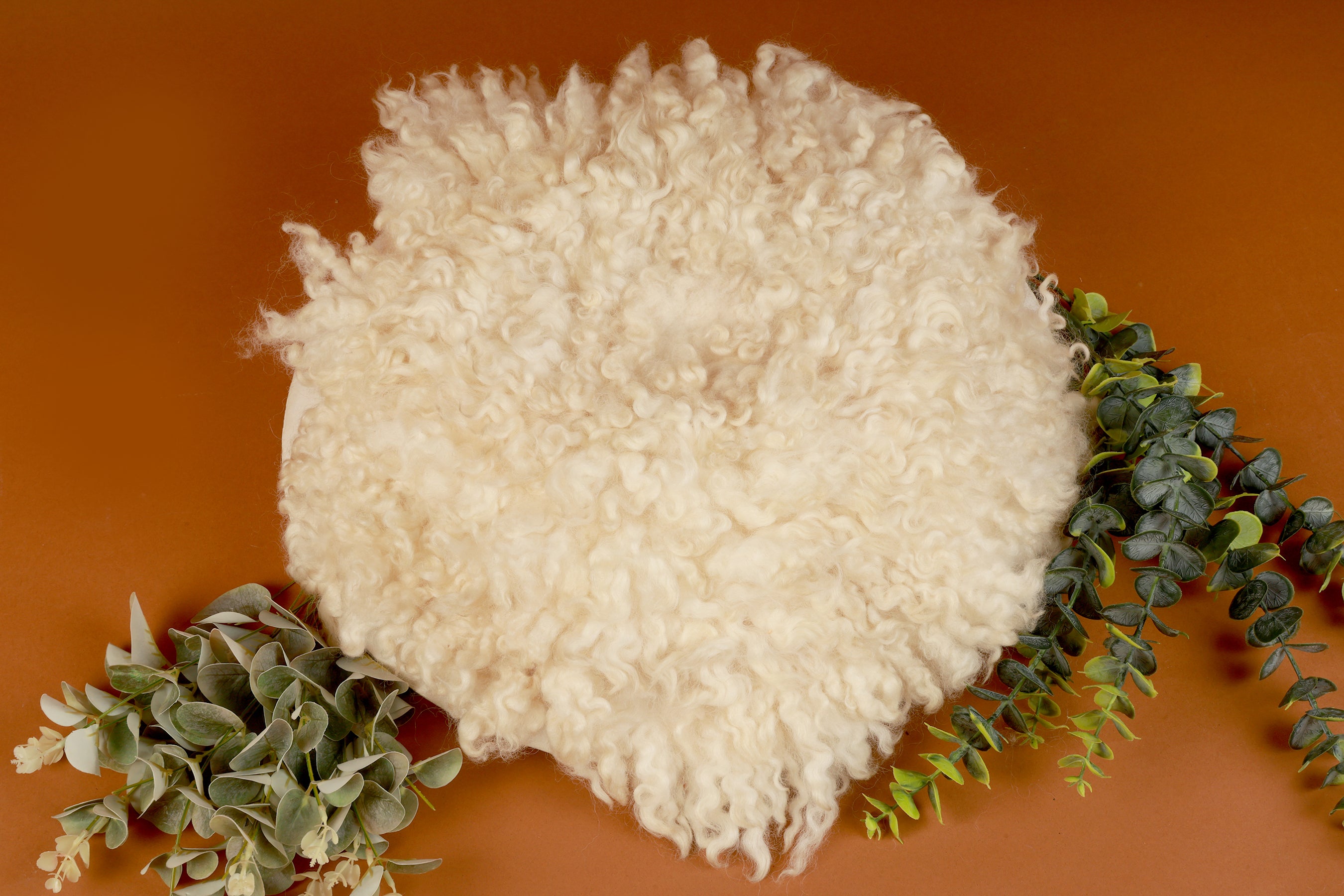 White Curly Fur Layer – Soft Newborn Photography Prop for Textured Baby Photoshoots