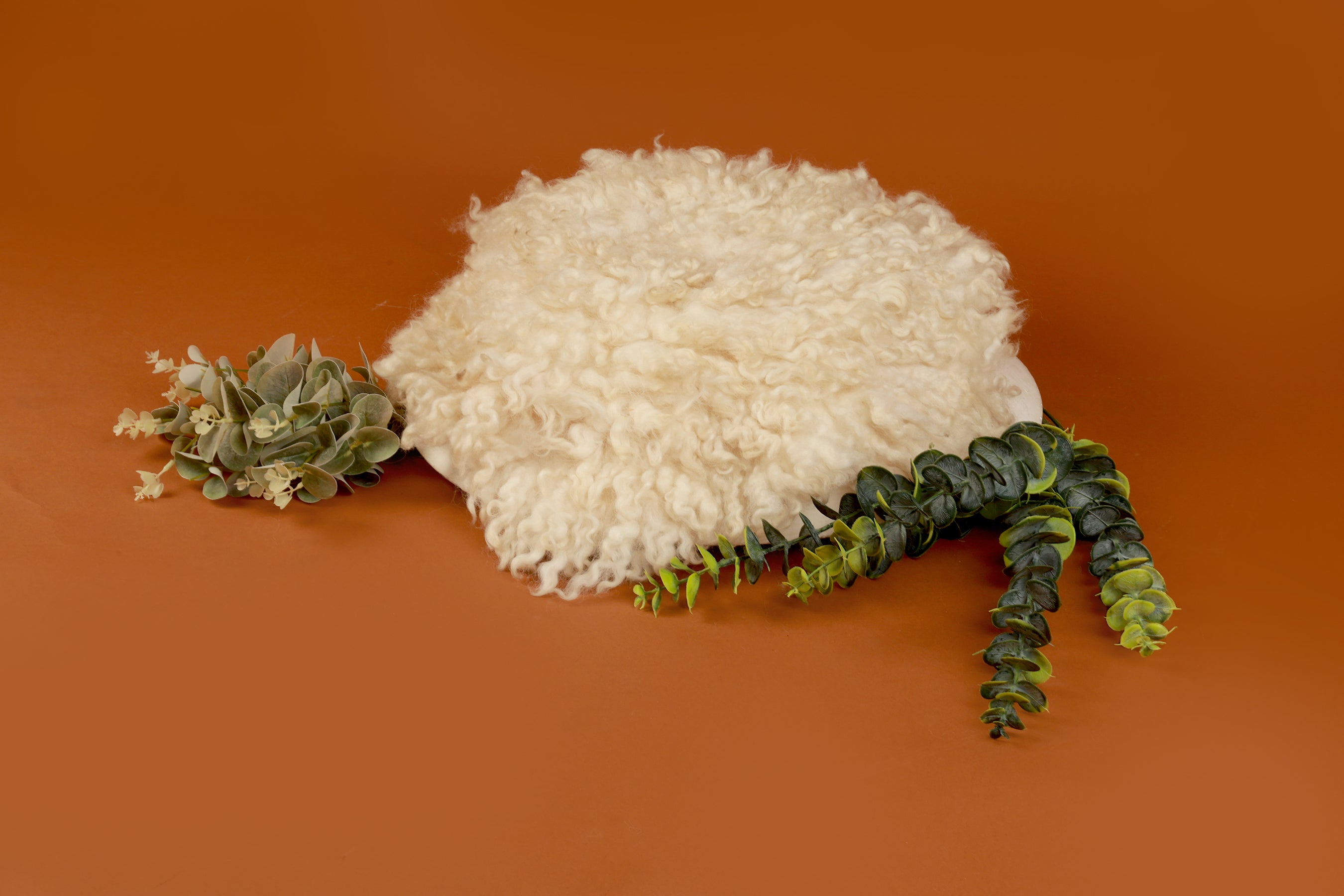 White Curly Fur Layer – Soft Newborn Photography Prop for Textured Baby Photoshoots