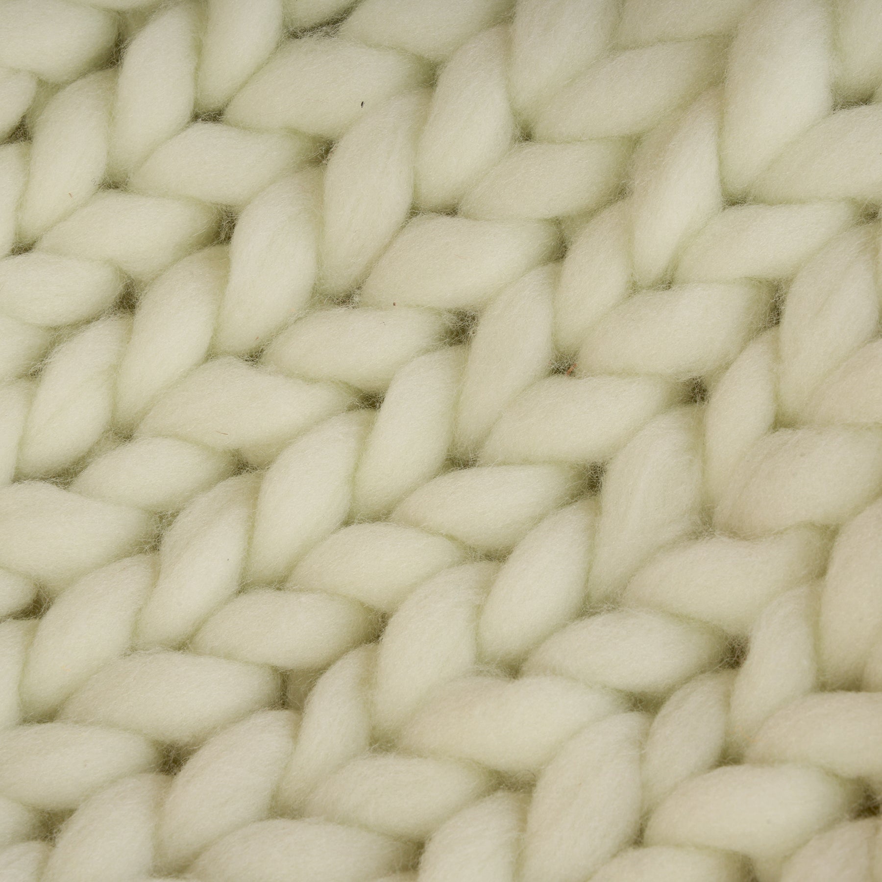 Chunky Knit Baby Photography Mat – Soft, Cozy, and Stylish Blanket in Red, Yellow, and White for Newborn Photoshoots and Milestone Memories