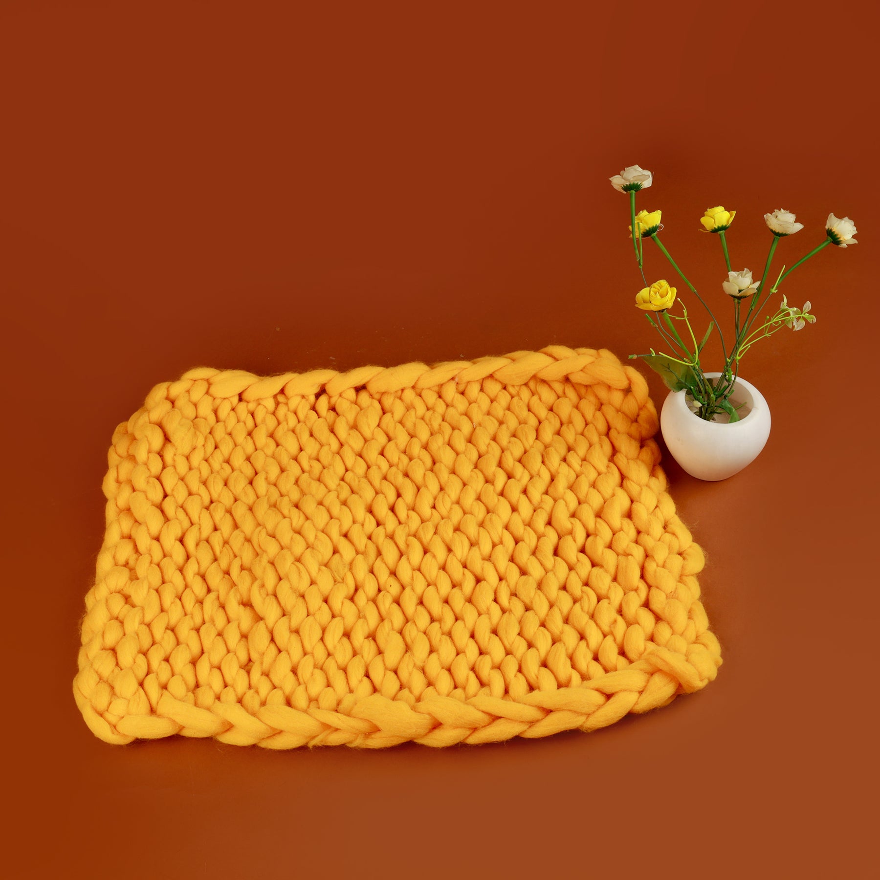 Chunky Knit Baby Photography Mat – Soft, Cozy, and Stylish Blanket in Red, Yellow, and White for Newborn Photoshoots and Milestone Memories
