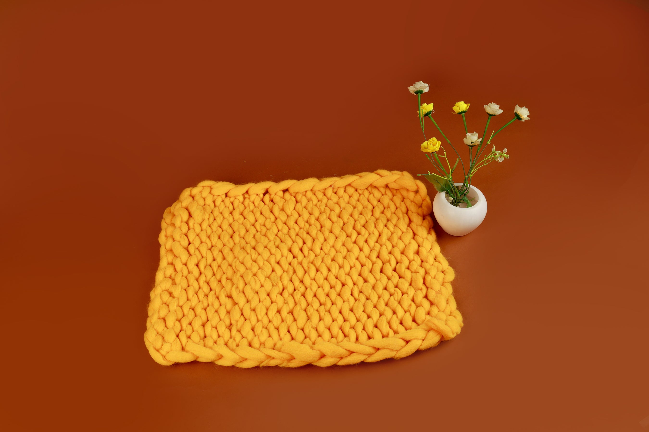 Chunky Knit Baby Photography Mat – Soft, Cozy, and Stylish Blanket in Red, Yellow, and White for Newborn Photoshoots and Milestone Memories