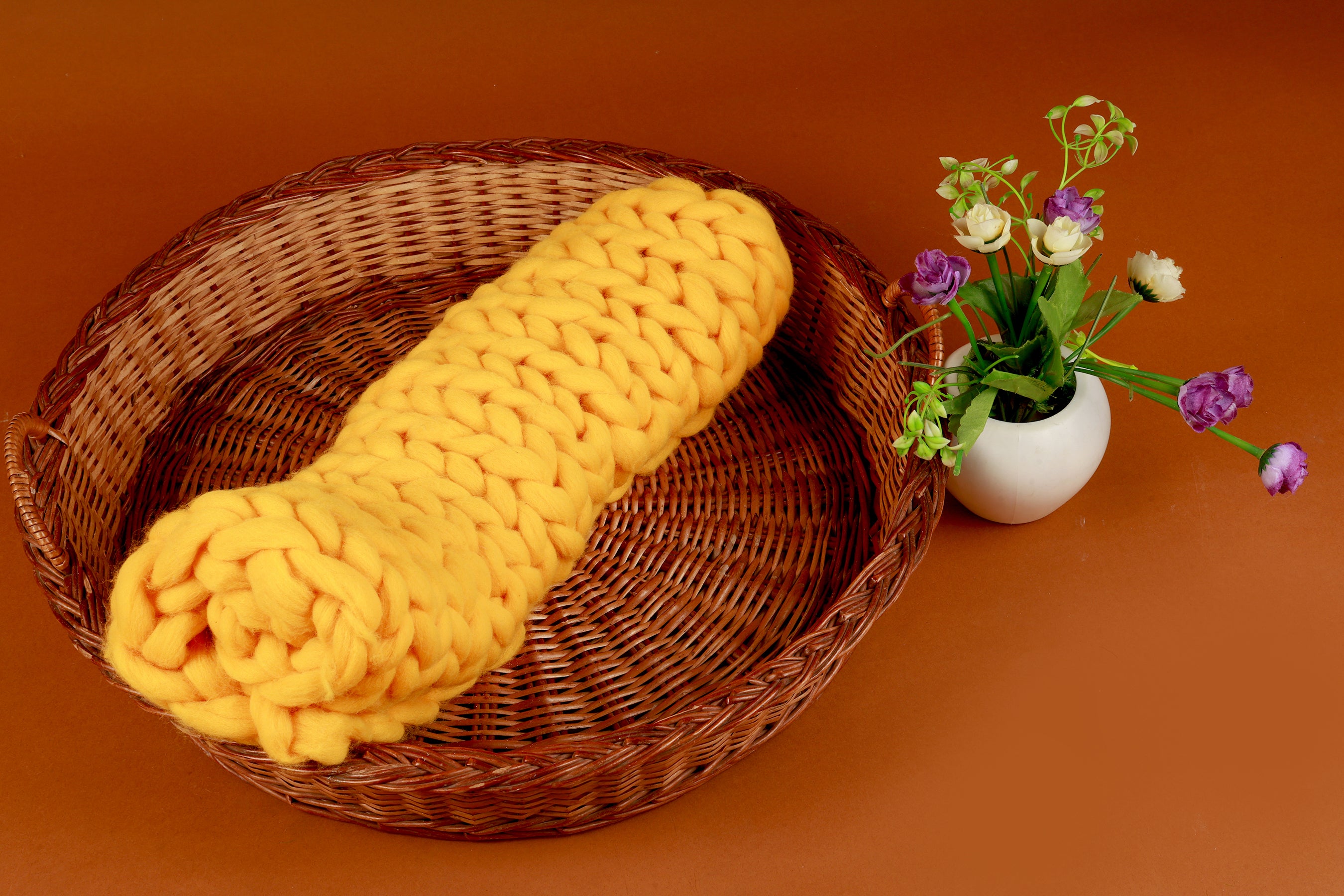 Chunky Knit Baby Photography Mat – Soft, Cozy, and Stylish Blanket in Red, Yellow, and White for Newborn Photoshoots and Milestone Memories