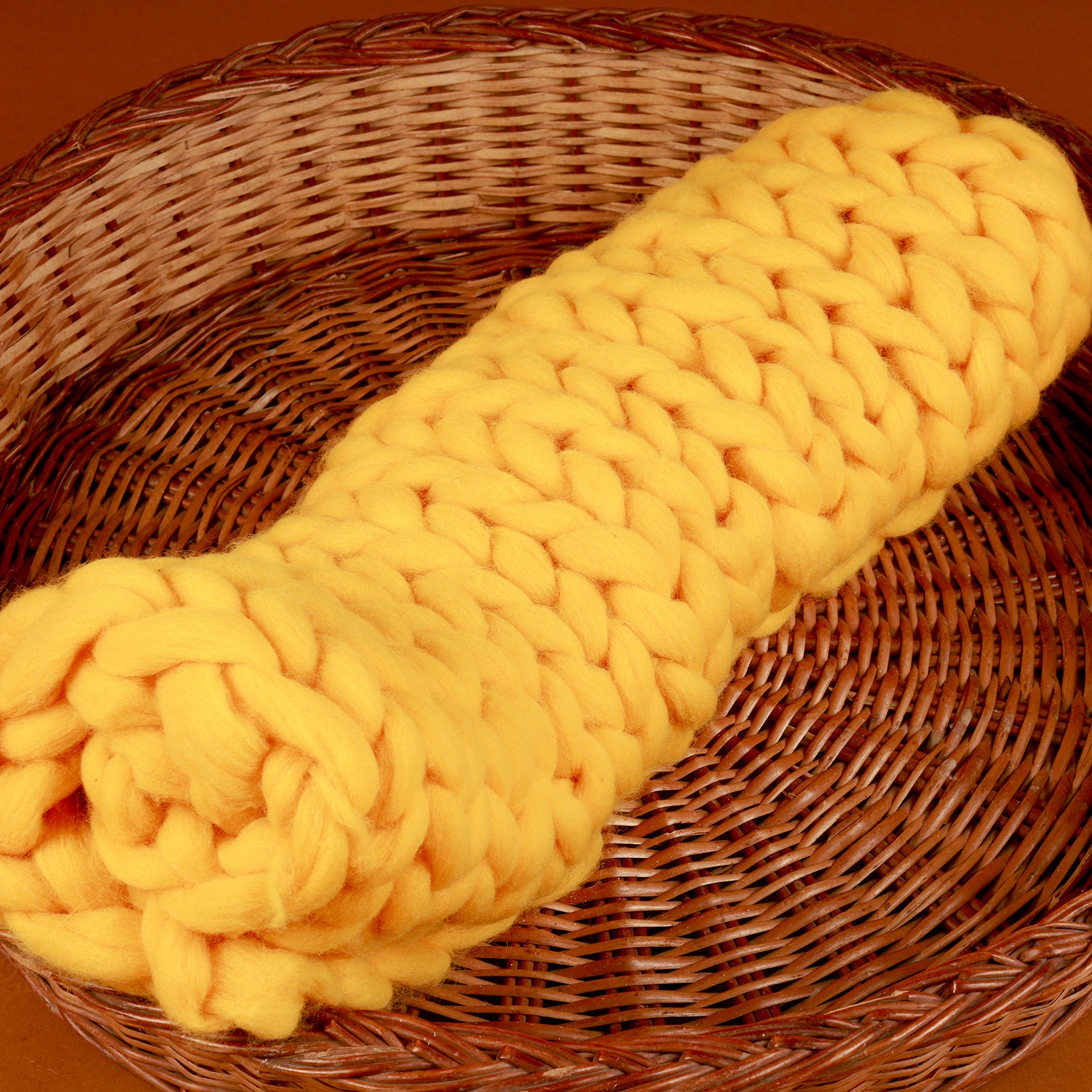 Chunky Knit Baby Photography Mat – Soft, Cozy, and Stylish Blanket in Red, Yellow, and White for Newborn Photoshoots and Milestone Memories