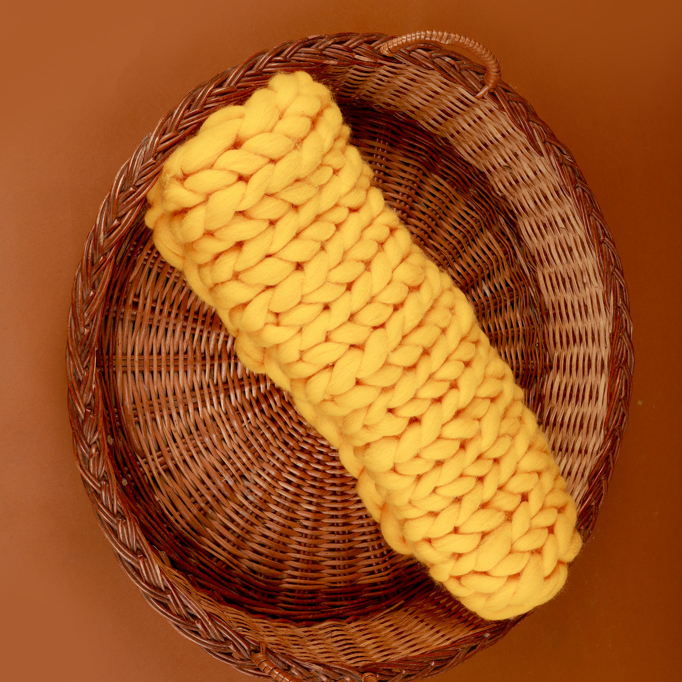 Chunky Knit Baby Photography Mat – Soft, Cozy, and Stylish Blanket in Red, Yellow, and White for Newborn Photoshoots and Milestone Memories