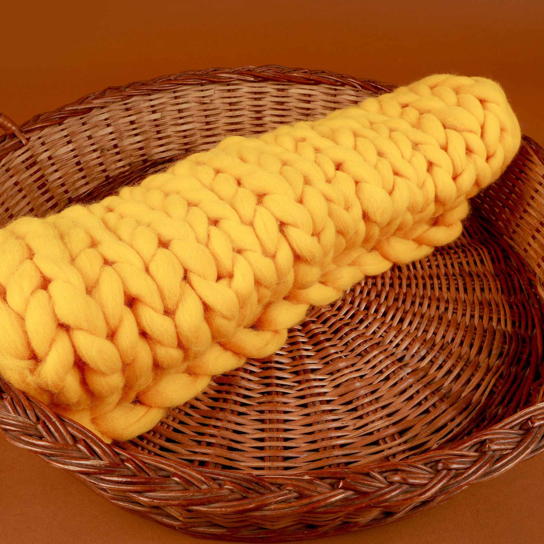 Chunky Knit Baby Photography Mat – Soft, Cozy, and Stylish Blanket in Red, Yellow, and White for Newborn Photoshoots and Milestone Memories