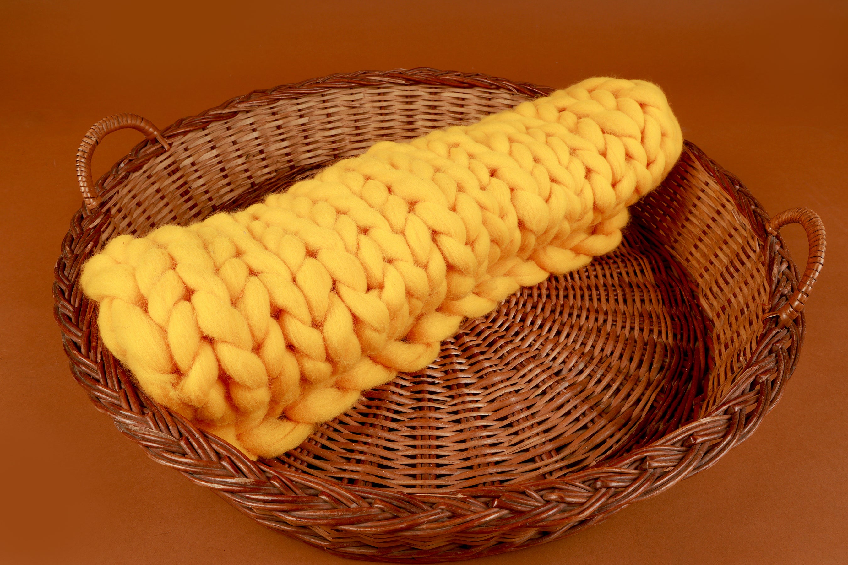 Chunky Knit Baby Photography Mat – Soft, Cozy, and Stylish Blanket in Red, Yellow, and White for Newborn Photoshoots and Milestone Memories