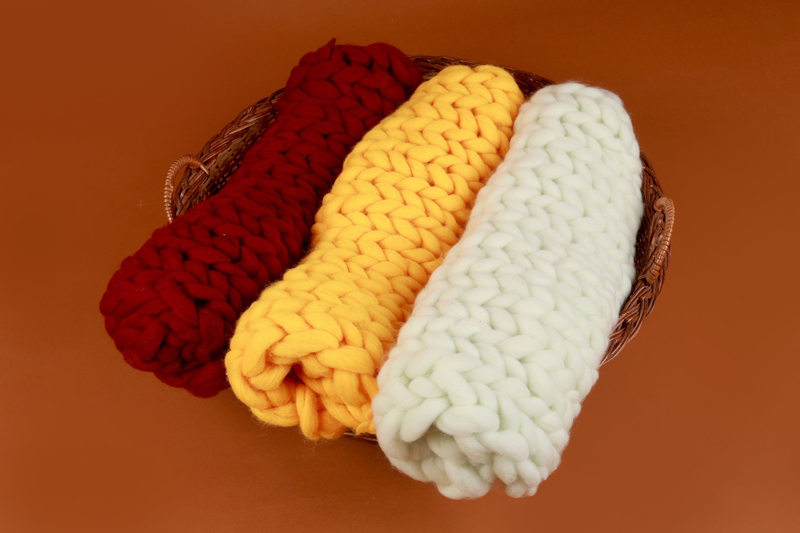 Chunky Knit Baby Photography Mat – Soft, Cozy, and Stylish Blanket in Red, Yellow, and White for Newborn Photoshoots and Milestone Memories