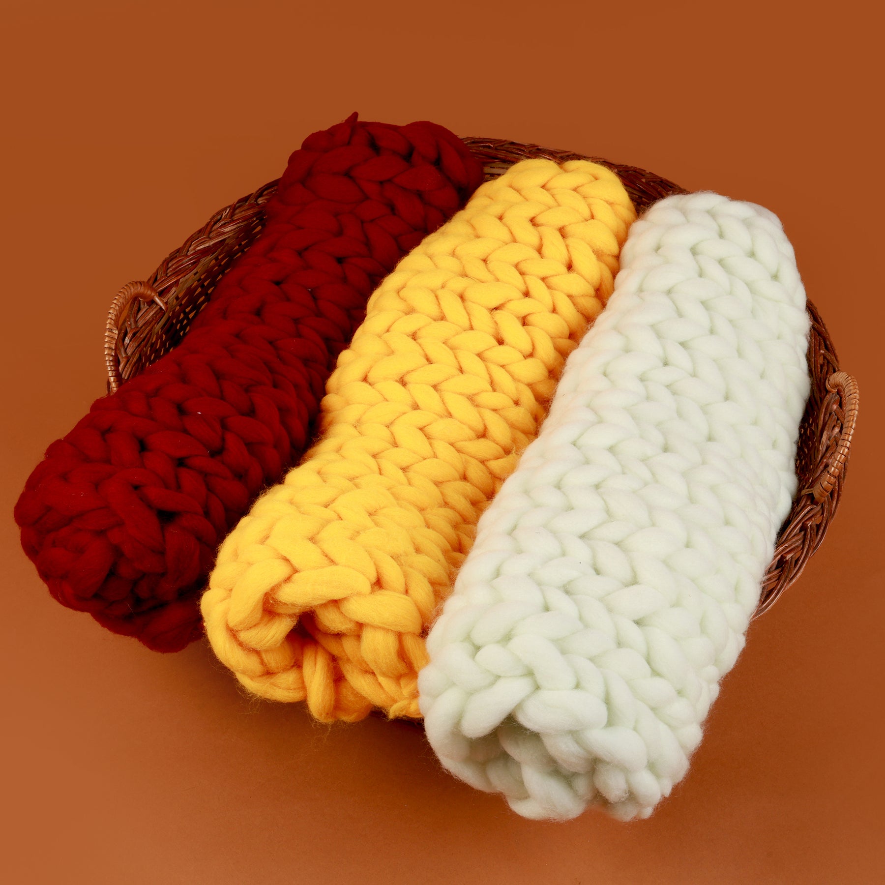 Chunky Knit Baby Photography Mat – Soft, Cozy, and Stylish Blanket in Red, Yellow, and White for Newborn Photoshoots and Milestone Memories