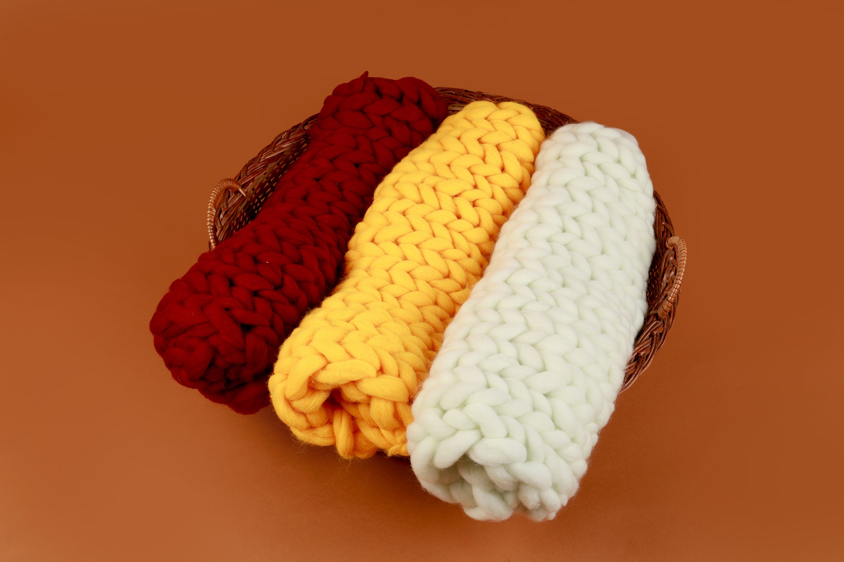 Chunky Knit Baby Photography Mat – Soft, Cozy, and Stylish Blanket in Red, Yellow, and White for Newborn Photoshoots and Milestone Memories