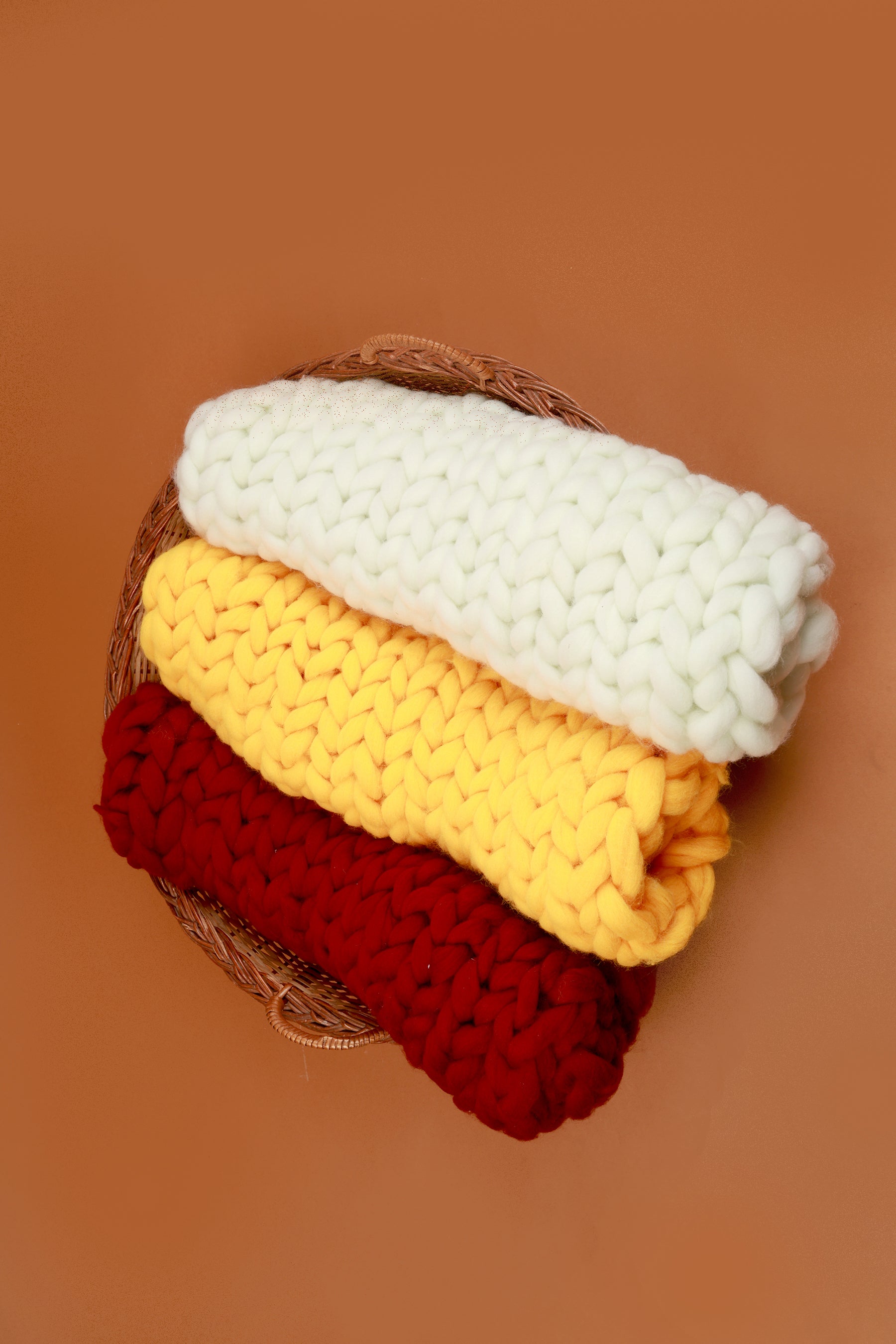 Chunky Knit Baby Photography Mat – Soft, Cozy, and Stylish Blanket in Red, Yellow, and White for Newborn Photoshoots and Milestone Memories