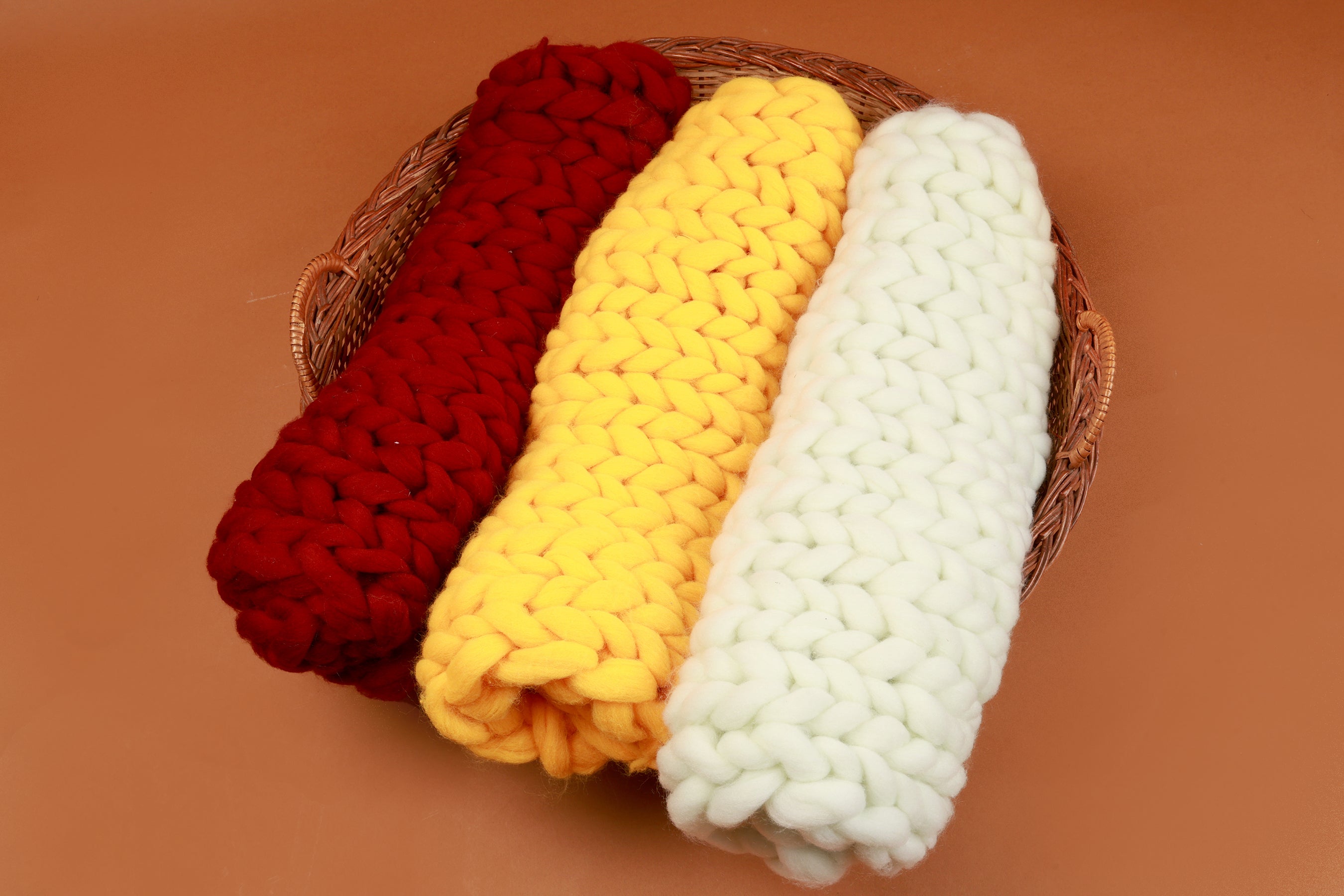 Chunky Knit Baby Photography Mat – Soft, Cozy, and Stylish Blanket in Red, Yellow, and White for Newborn Photoshoots and Milestone Memories