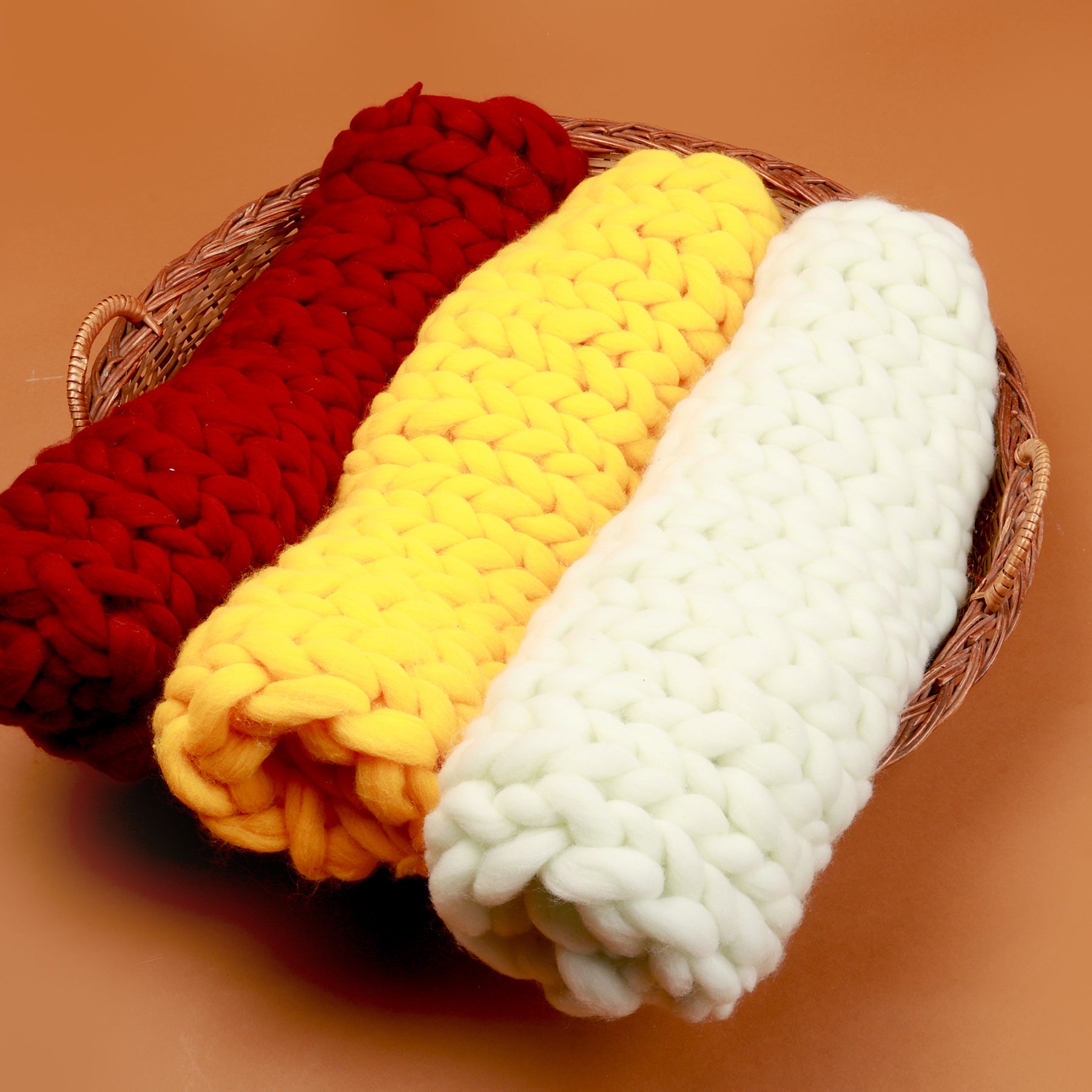Chunky Knit Baby Photography Mat – Soft, Cozy, and Stylish Blanket in Red, Yellow, and White for Newborn Photoshoots and Milestone Memories