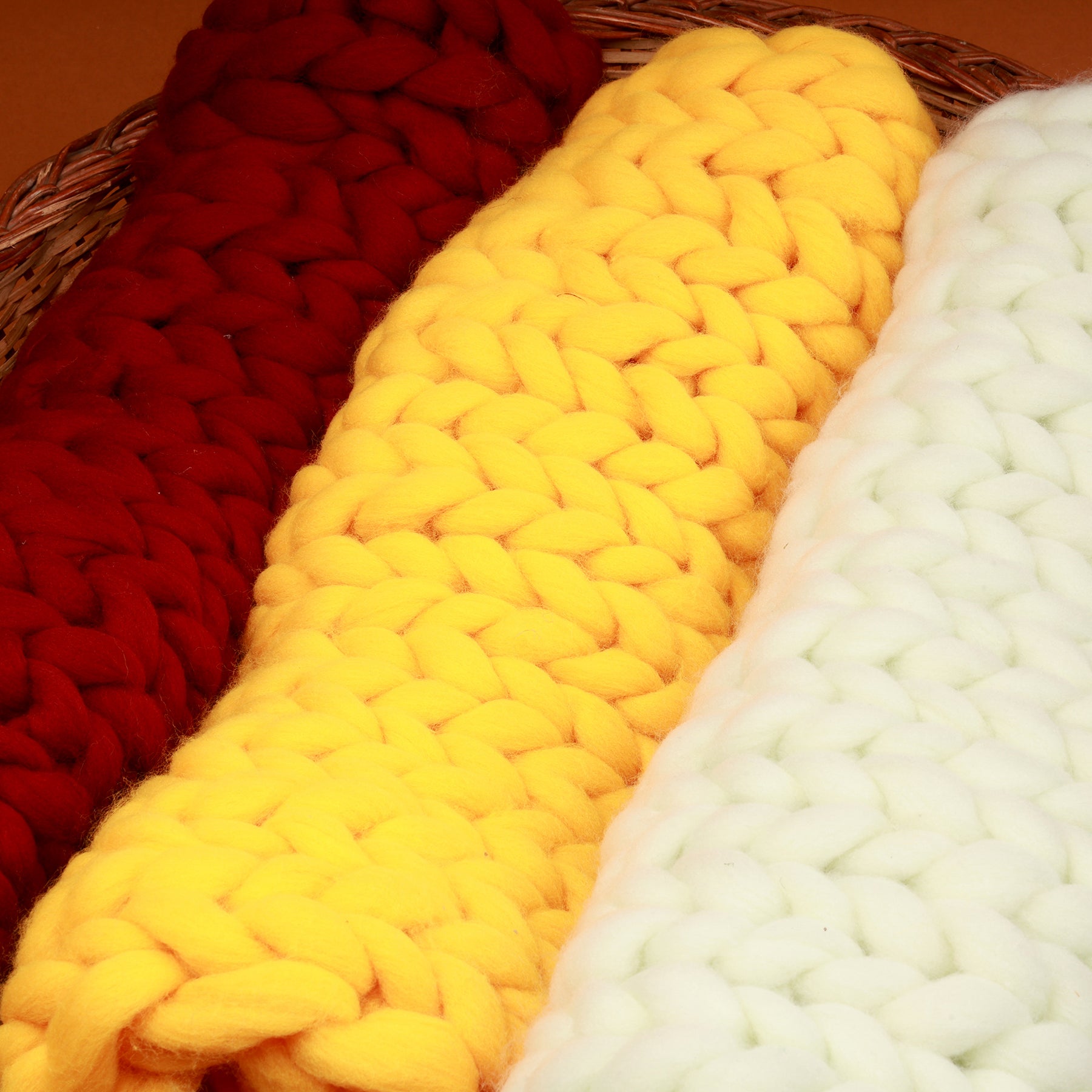 Chunky Knit Baby Photography Mat – Soft, Cozy, and Stylish Blanket in Red, Yellow, and White for Newborn Photoshoots and Milestone Memories