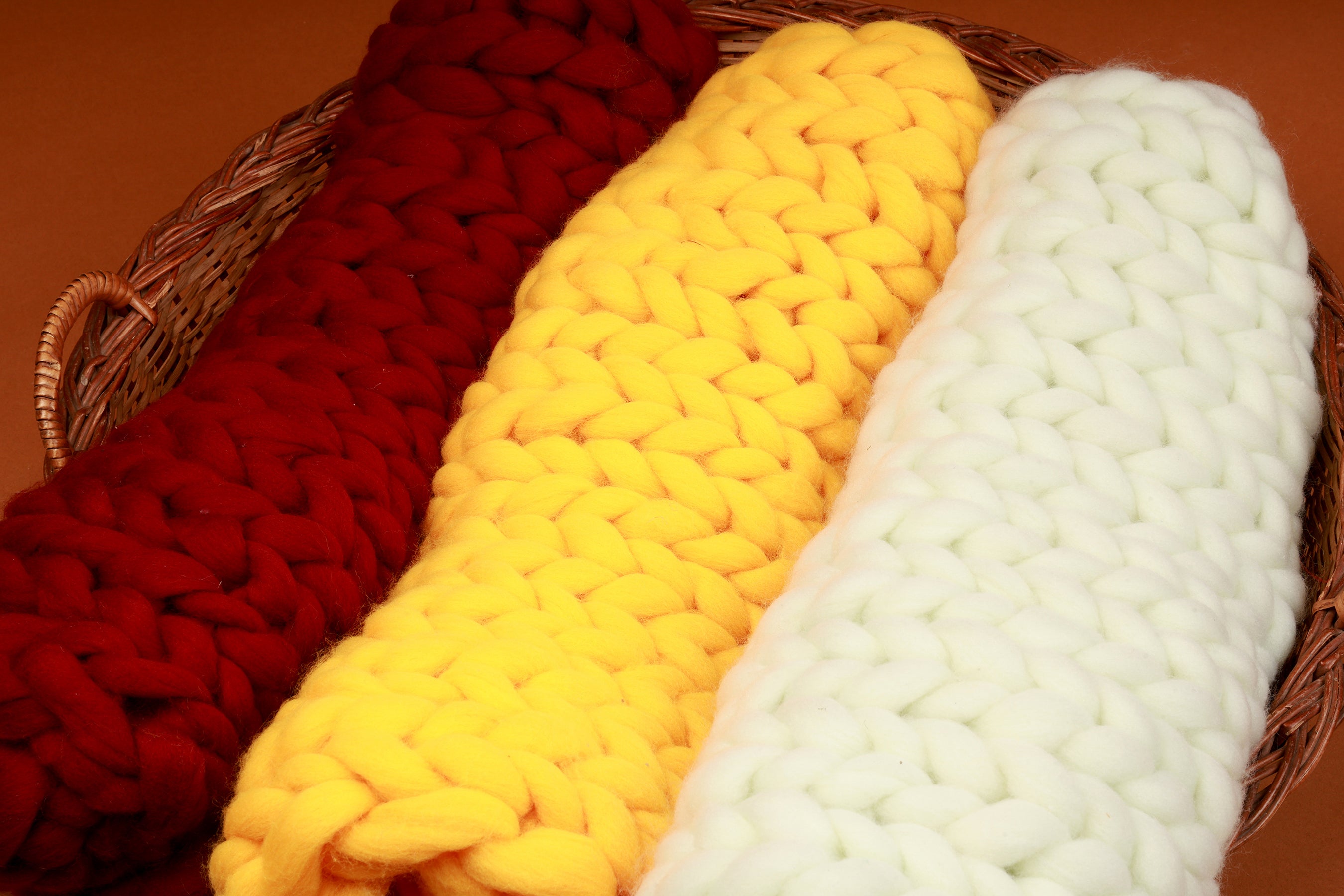 Chunky Knit Baby Photography Mat – Soft, Cozy, and Stylish Blanket in Red, Yellow, and White for Newborn Photoshoots and Milestone Memories